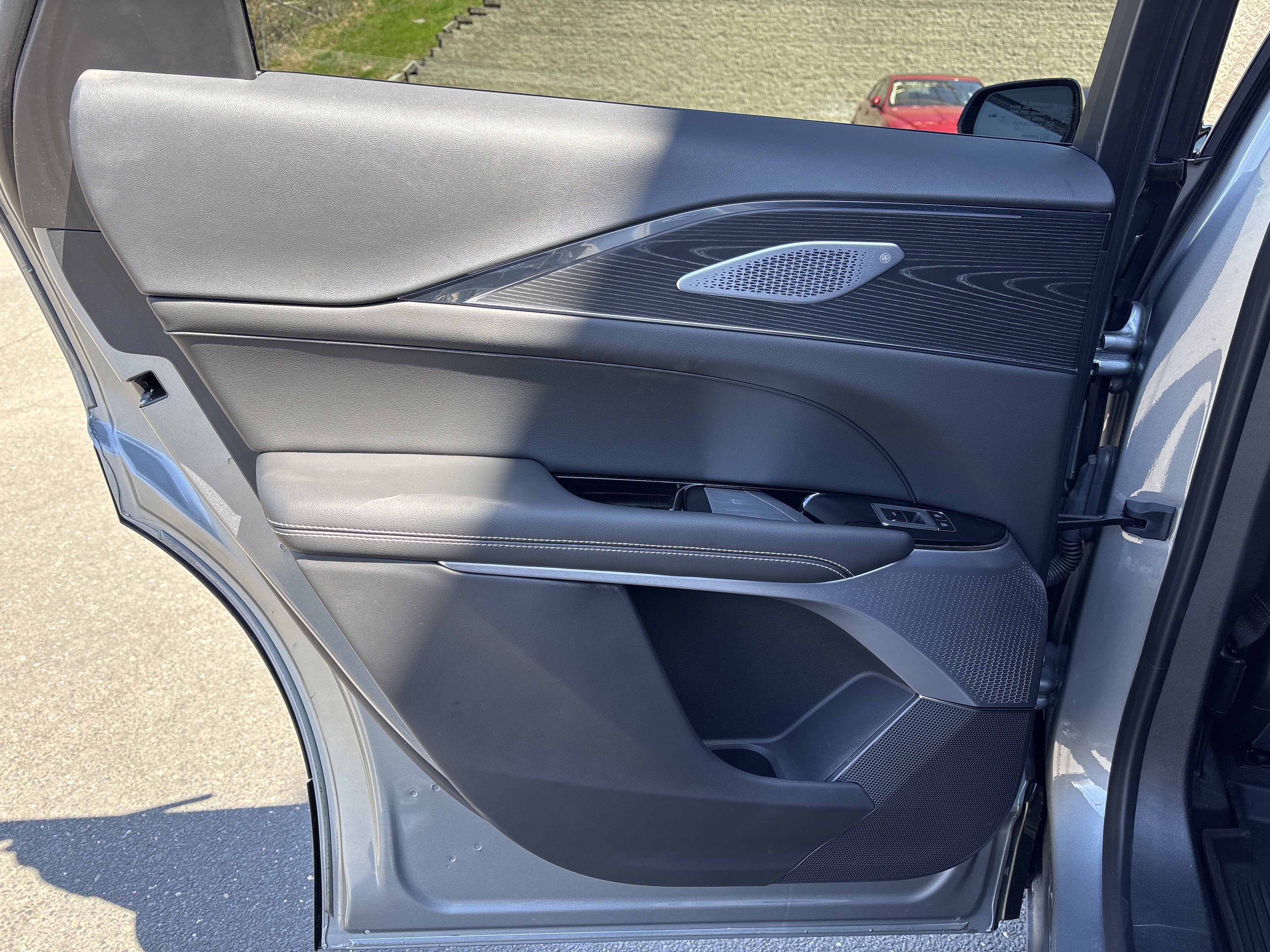 2024 Cadillac LYRIQ Luxury 3