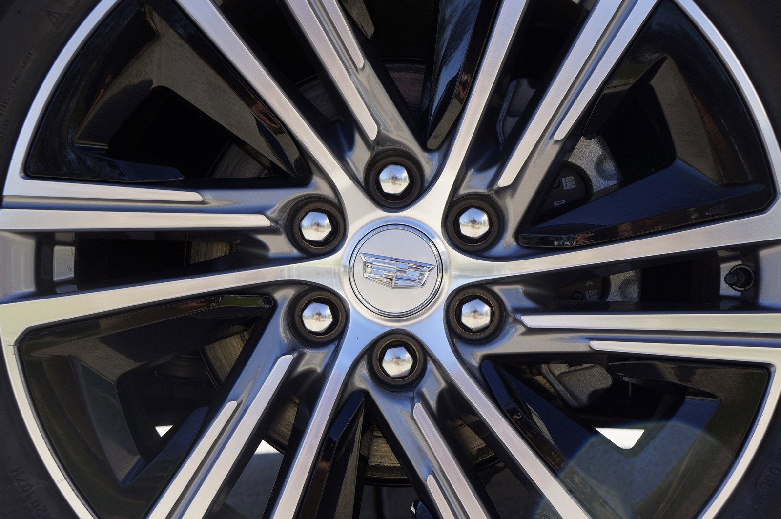 2024 Cadillac LYRIQ Luxury 3