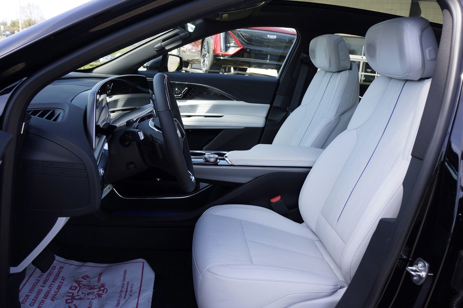 2024 Cadillac LYRIQ Luxury 3