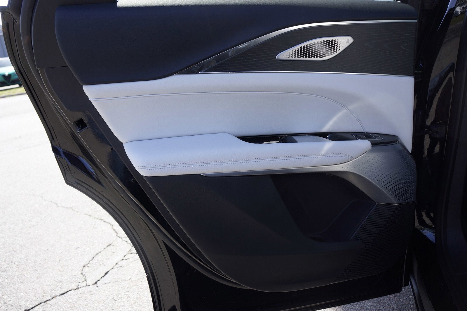 2024 Cadillac LYRIQ Luxury 3