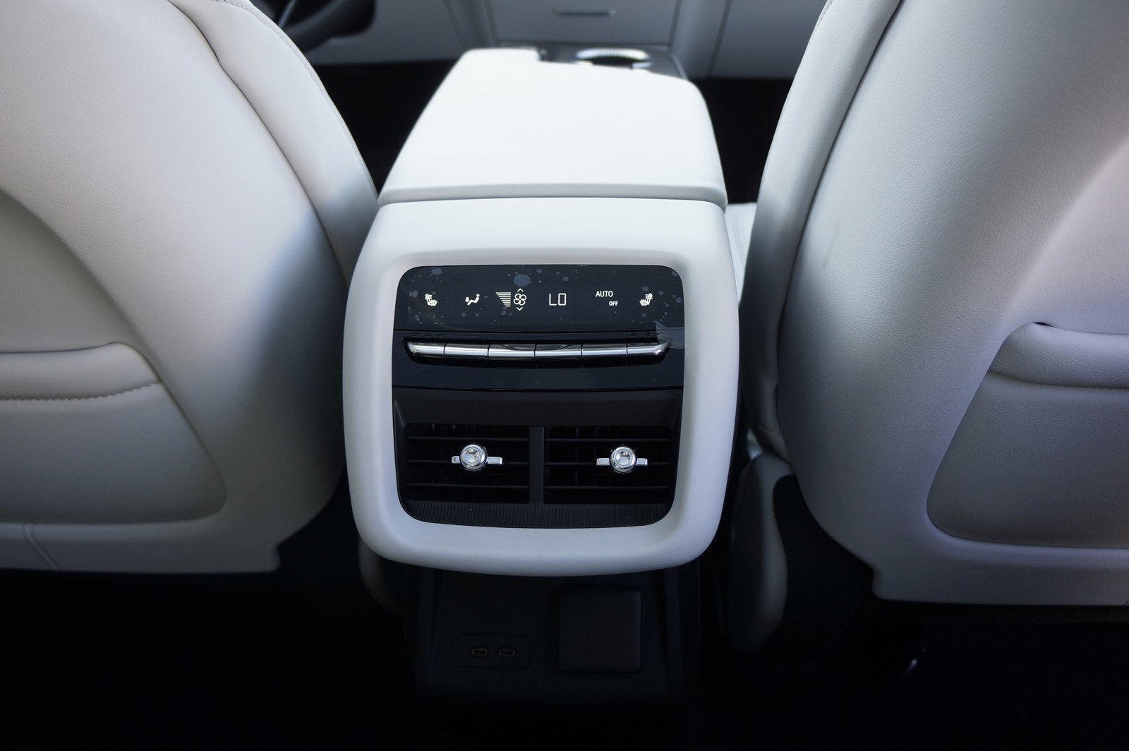 2024 Cadillac LYRIQ Luxury 3