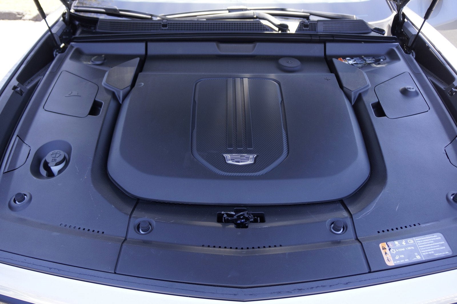 2024 Cadillac LYRIQ Luxury 3