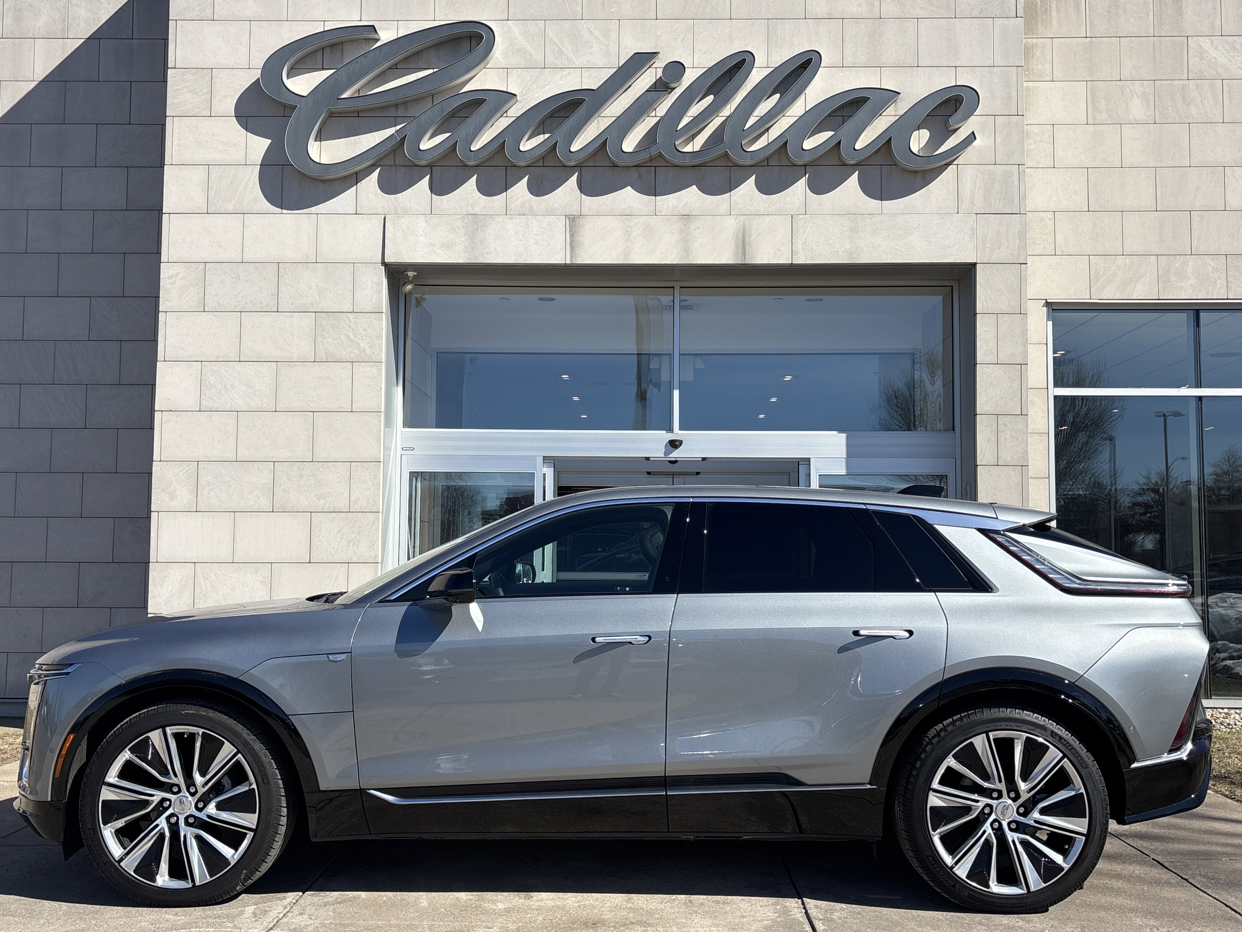 2024 Cadillac LYRIQ Luxury 3