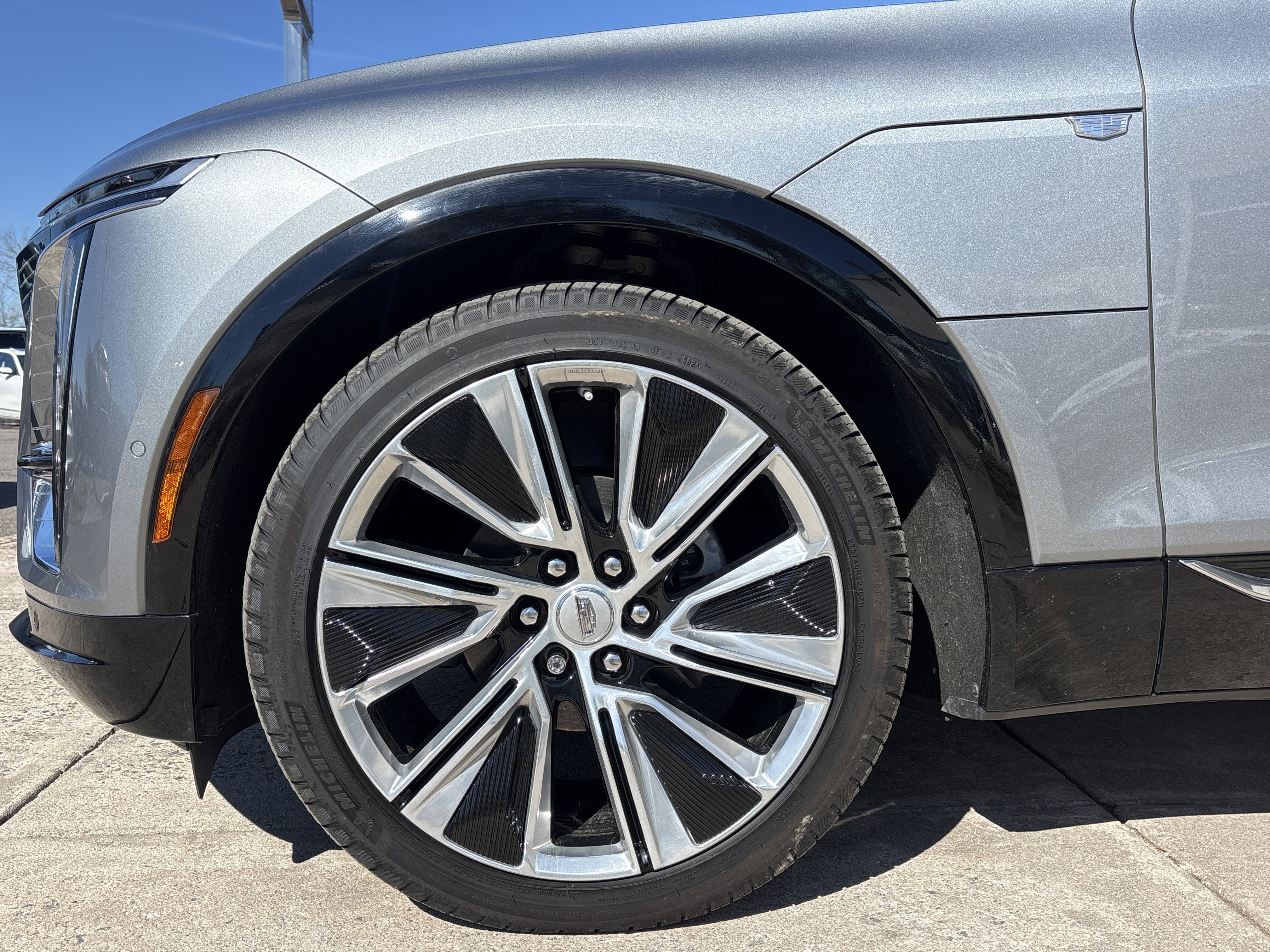 2024 Cadillac LYRIQ Luxury 3