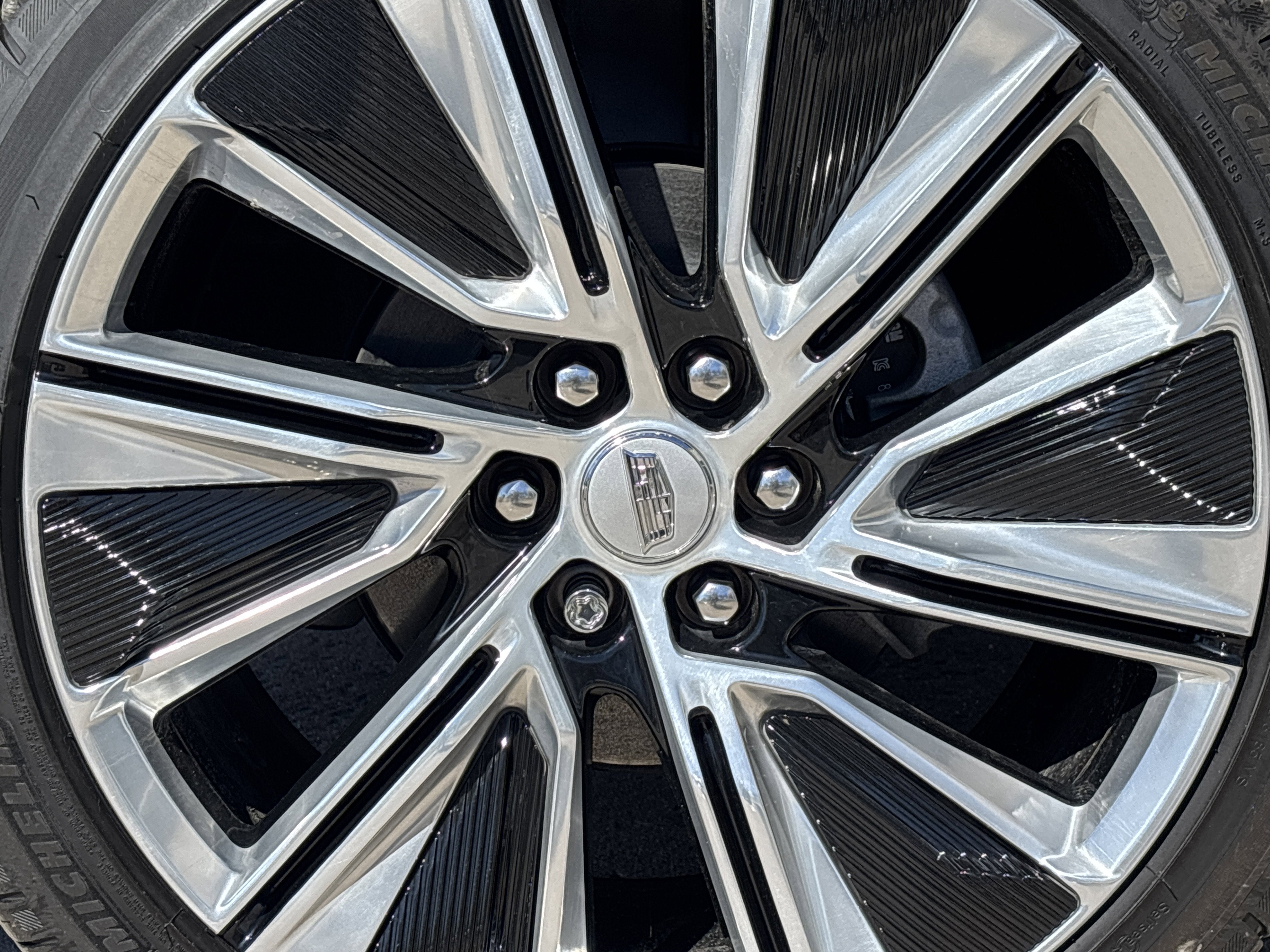 2024 Cadillac LYRIQ Luxury 3