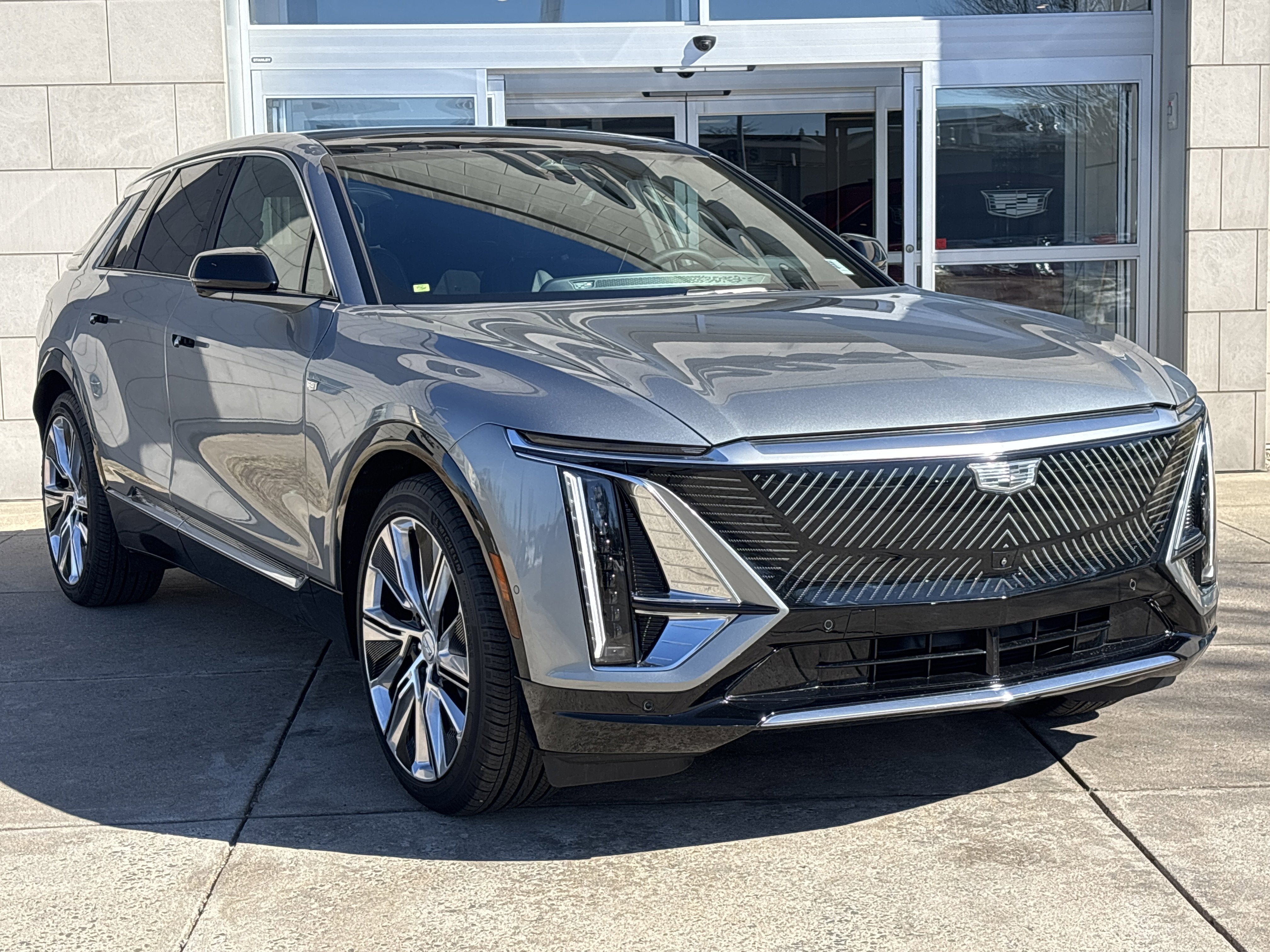 2024 Cadillac LYRIQ Luxury 3