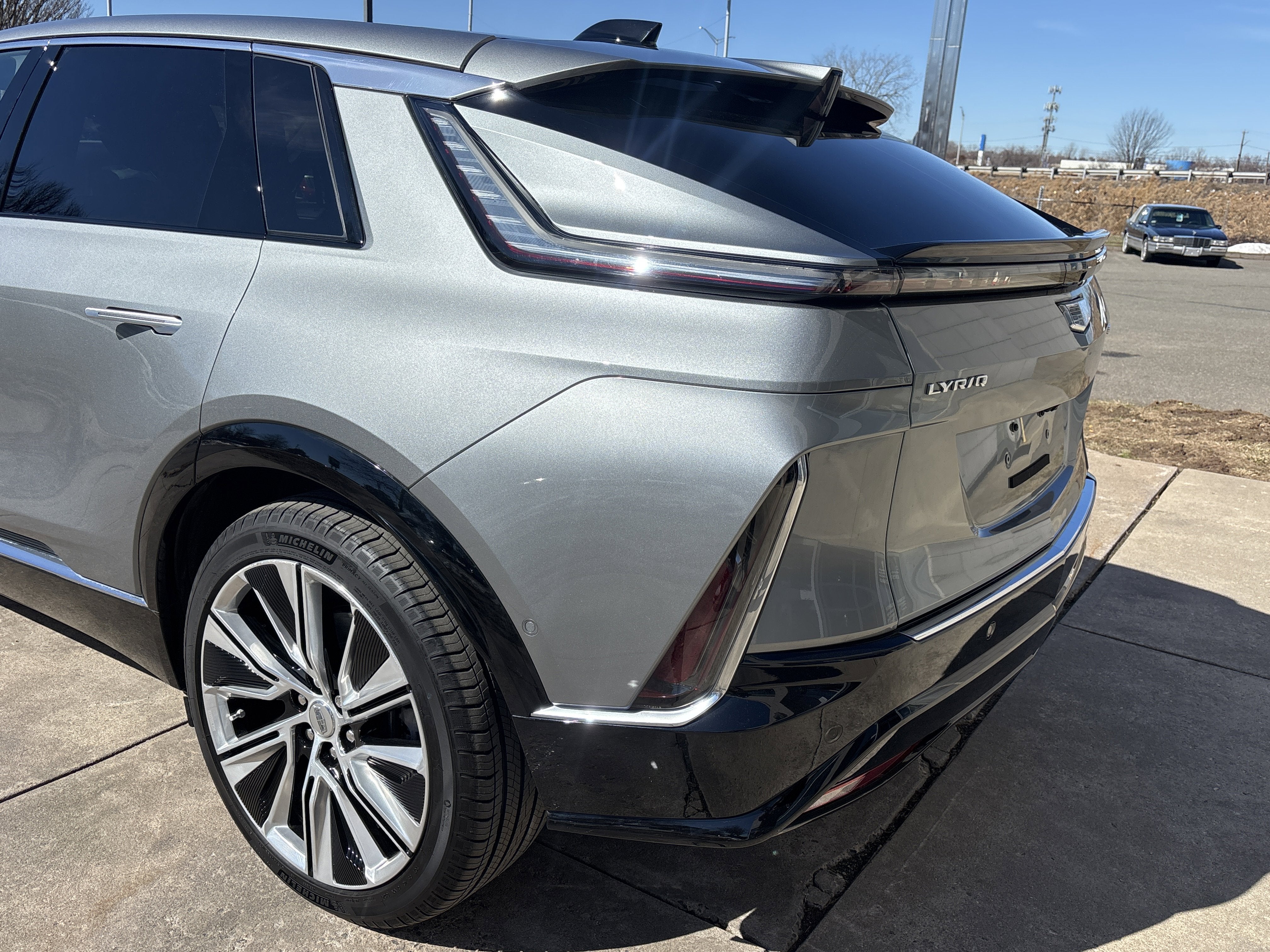 2024 Cadillac LYRIQ Luxury 3