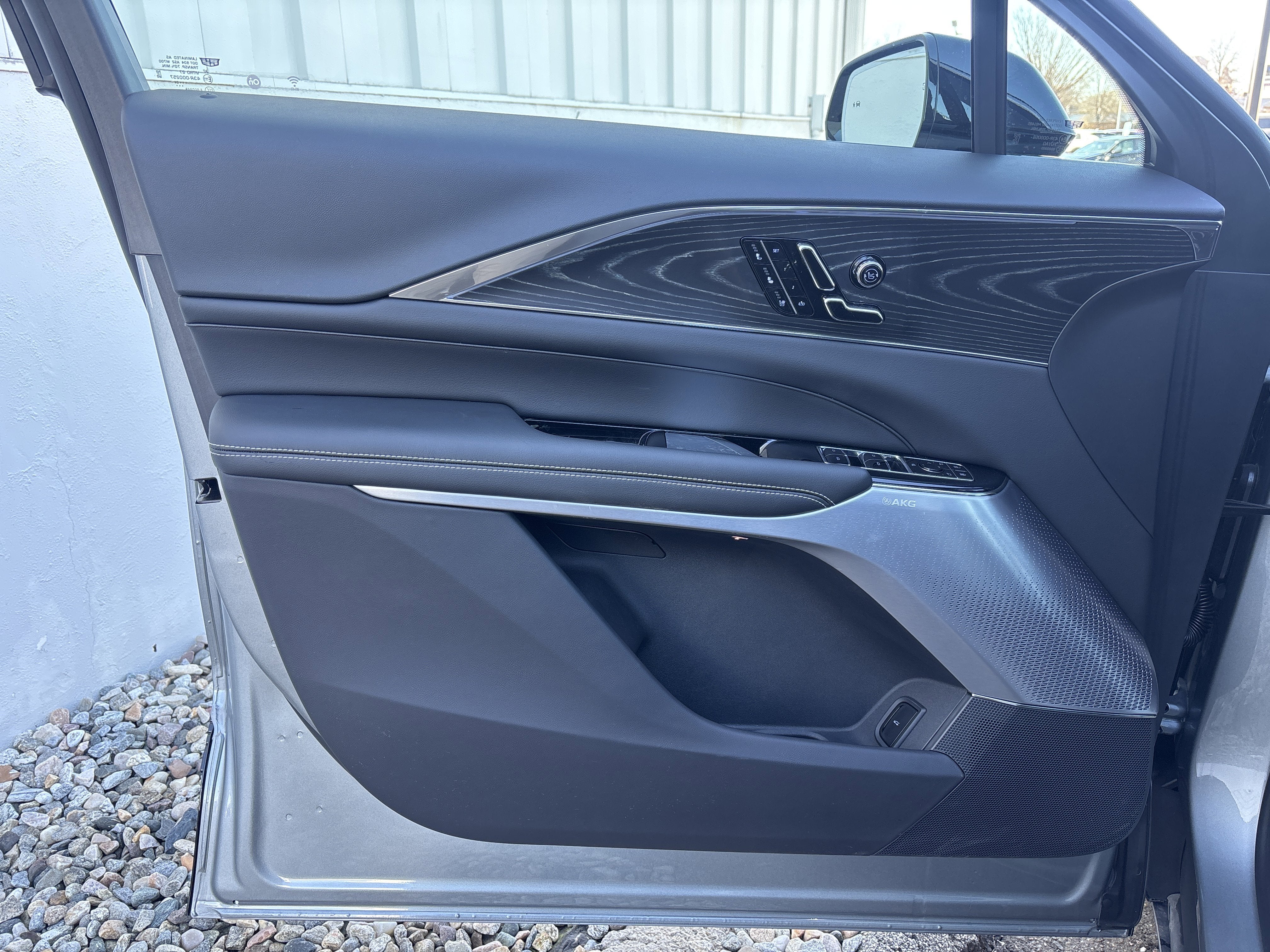 2024 Cadillac LYRIQ Luxury 3