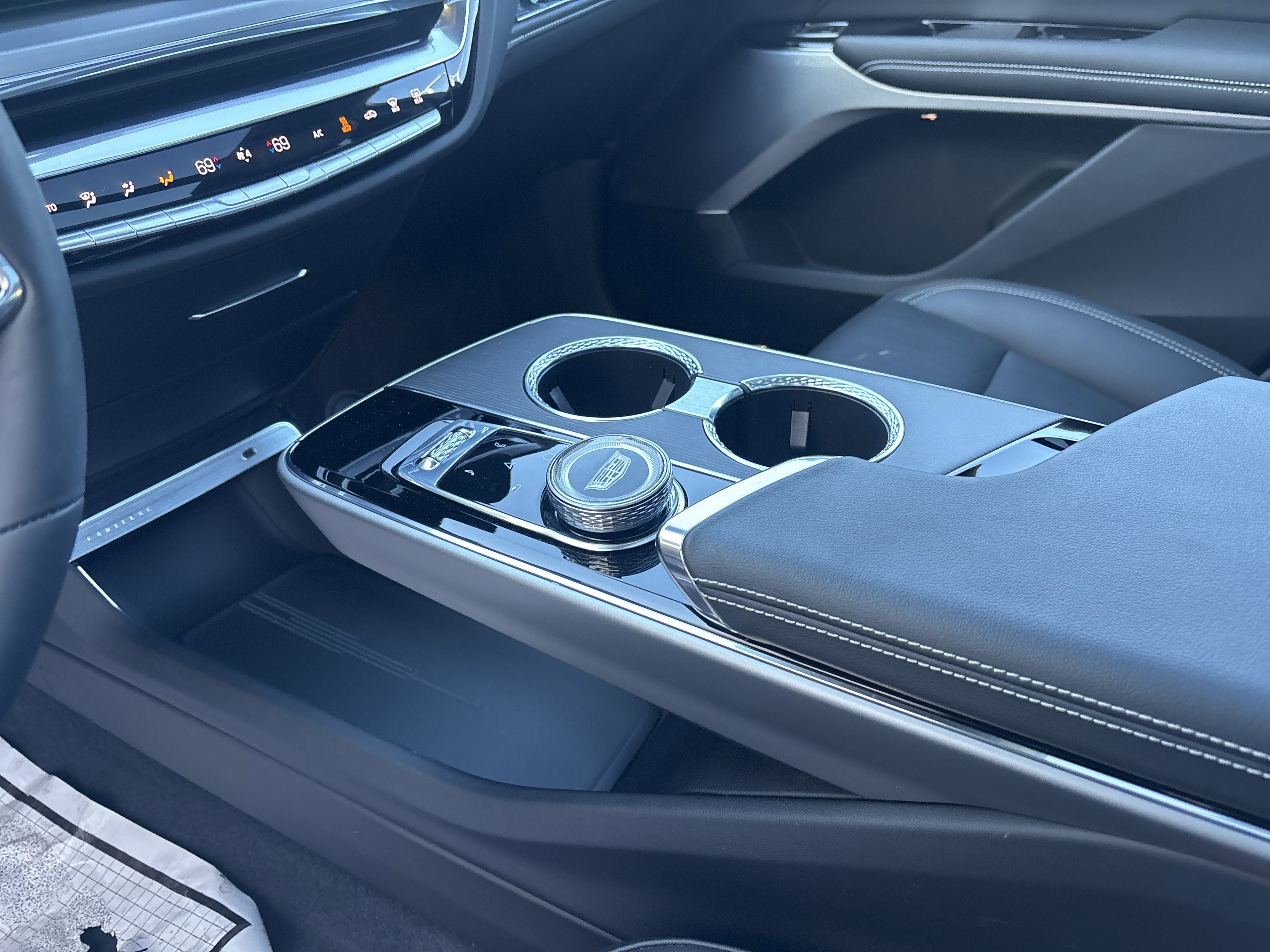 2024 Cadillac LYRIQ Luxury 3