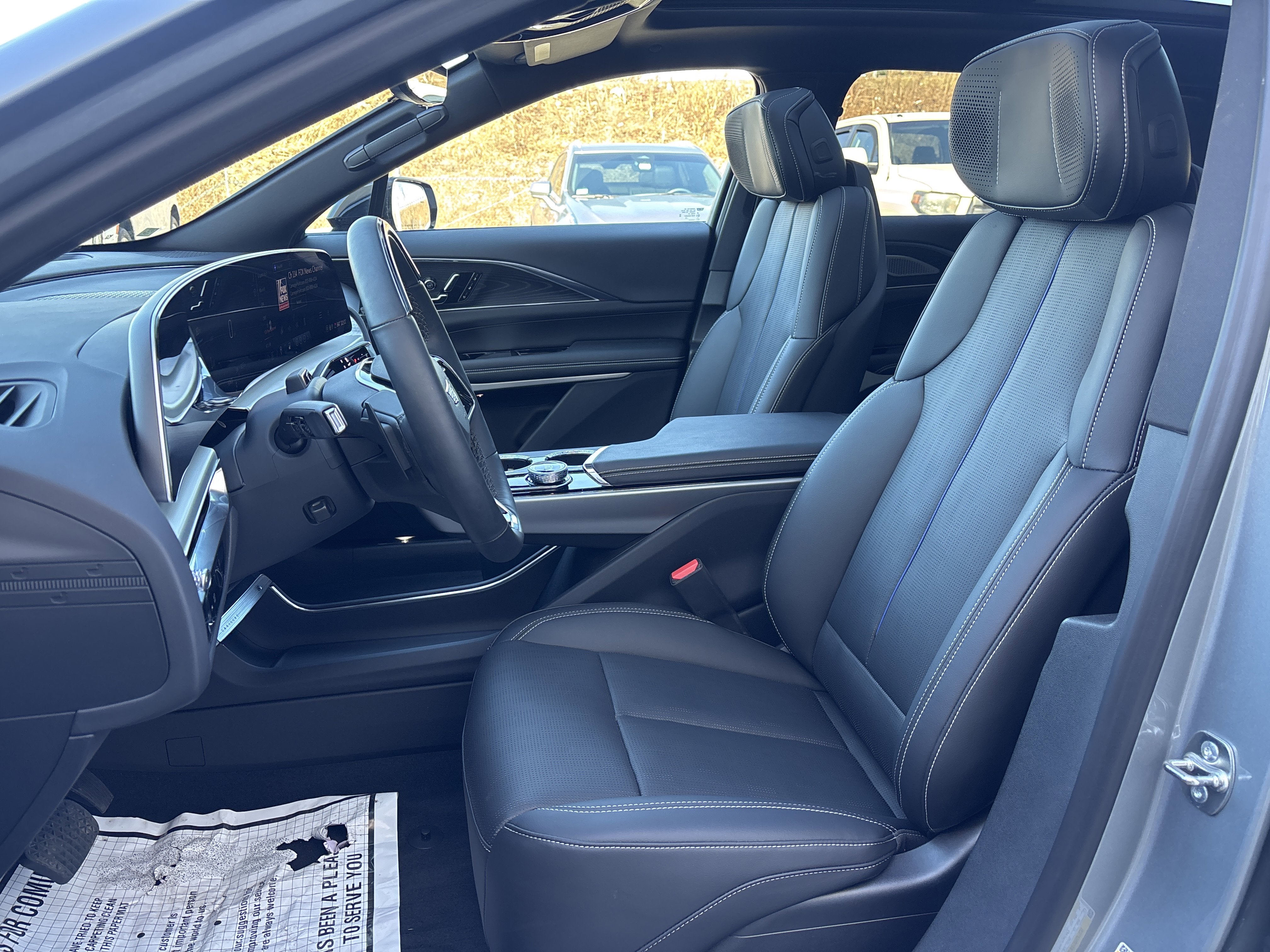 2024 Cadillac LYRIQ Luxury 3