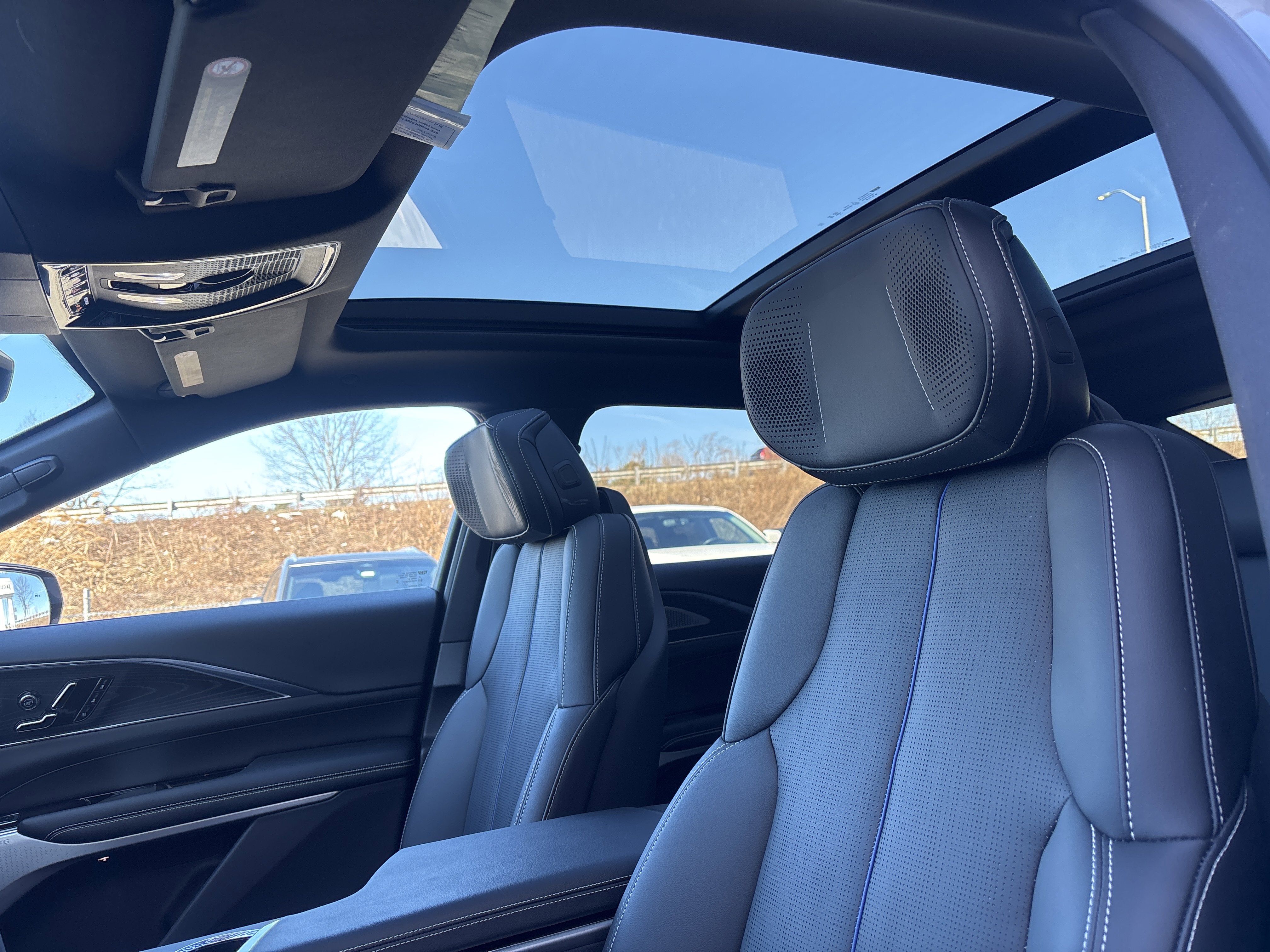 2024 Cadillac LYRIQ Luxury 3