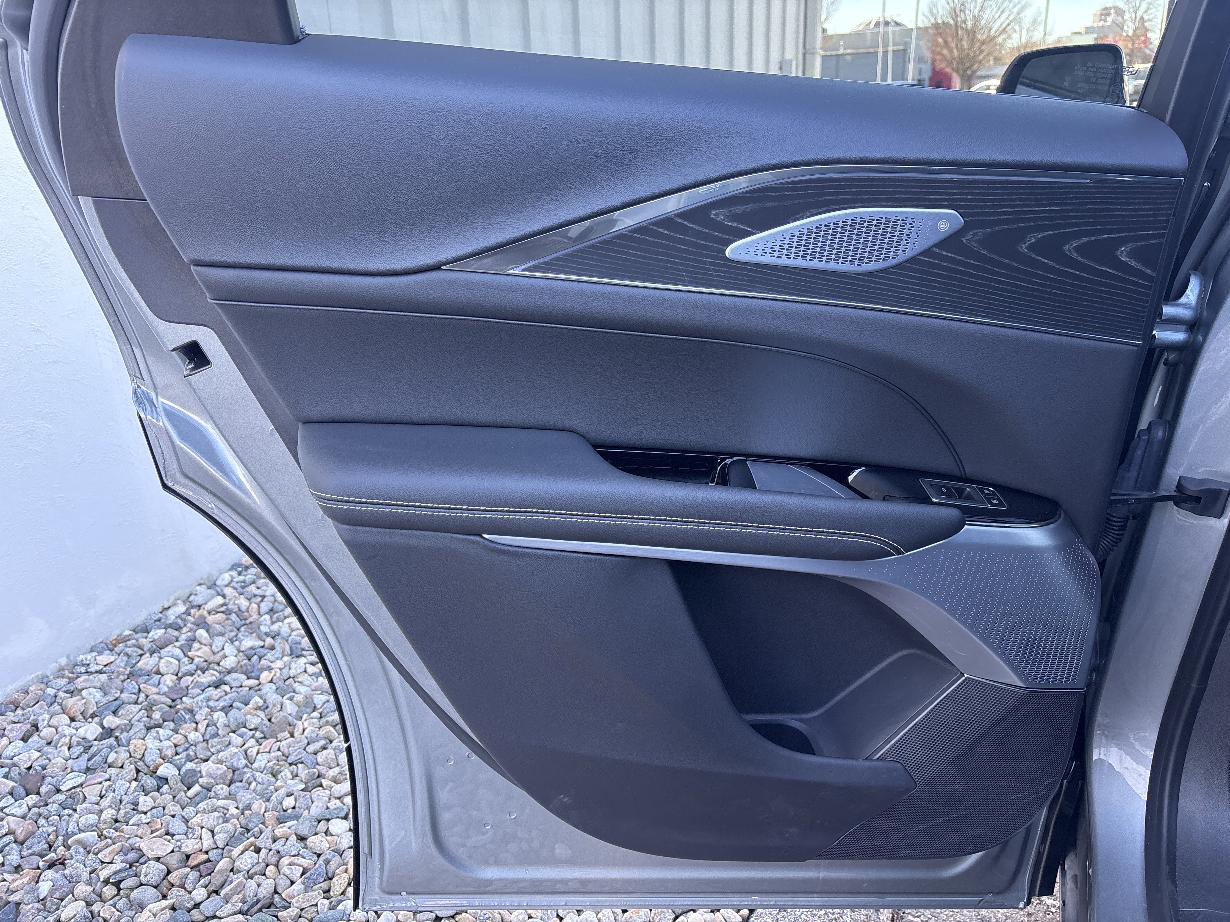 2024 Cadillac LYRIQ Luxury 3