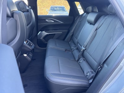 2024 Cadillac LYRIQ Luxury 3