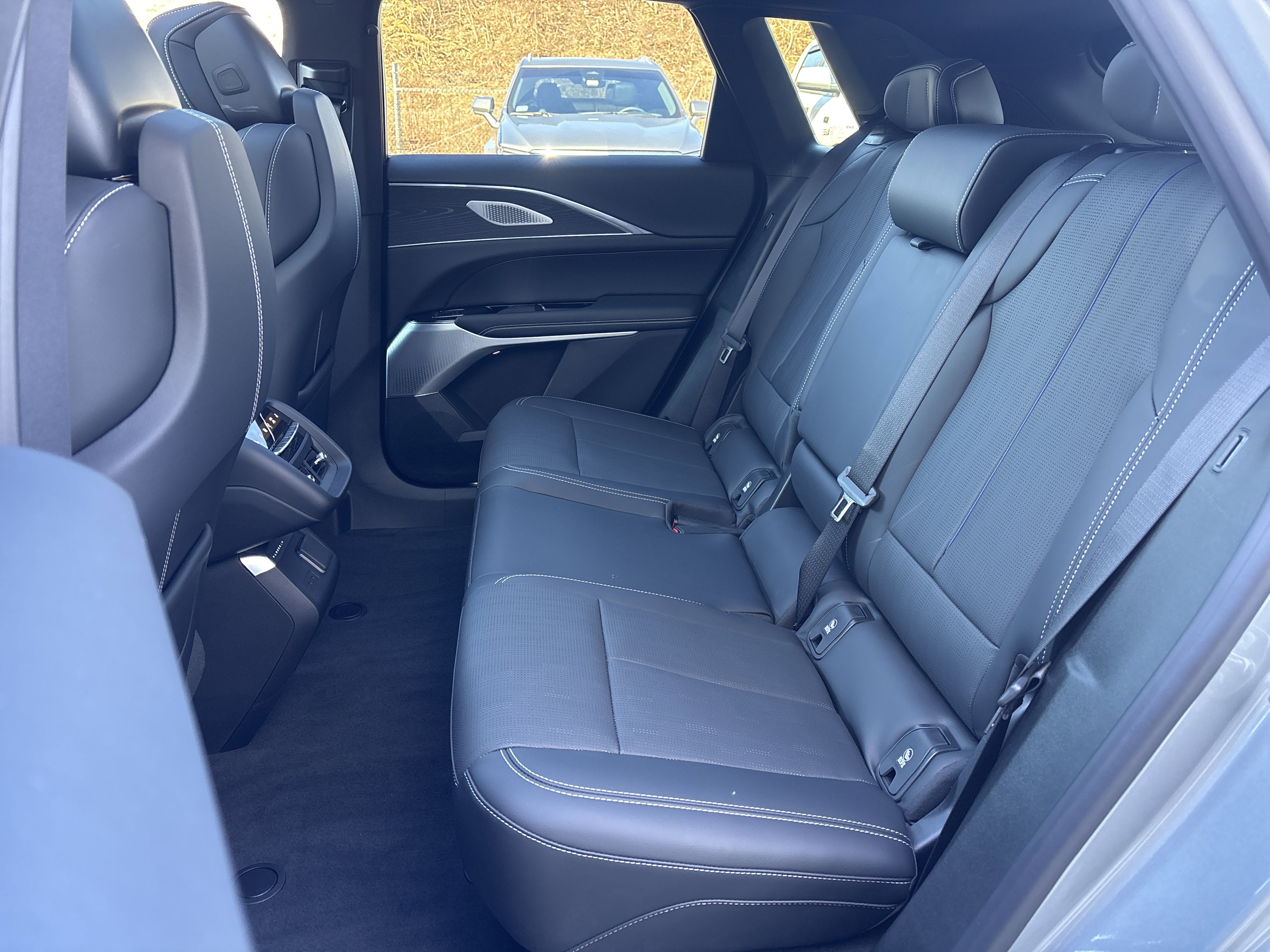 2024 Cadillac LYRIQ Luxury 3