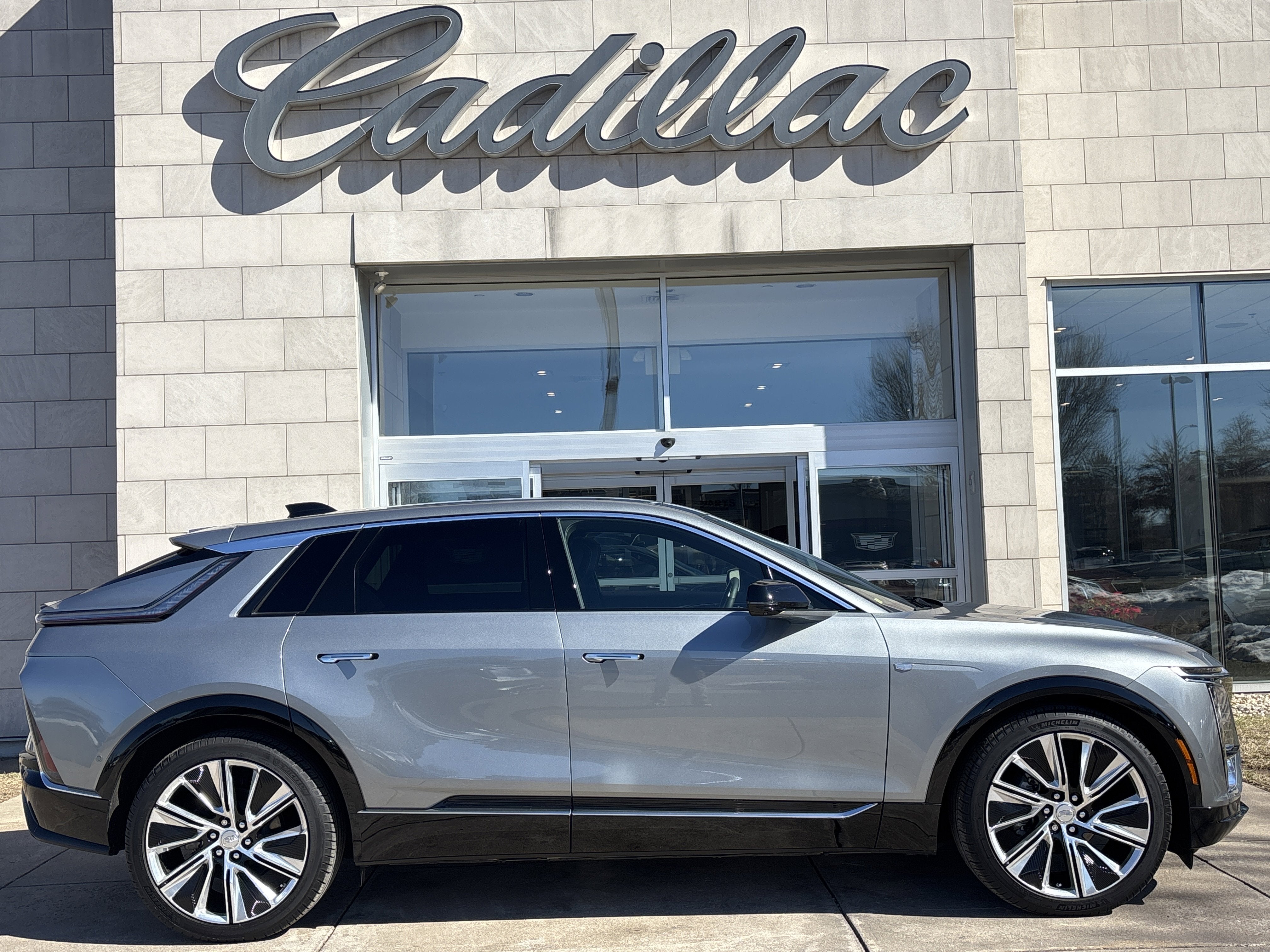 2024 Cadillac LYRIQ Luxury 3