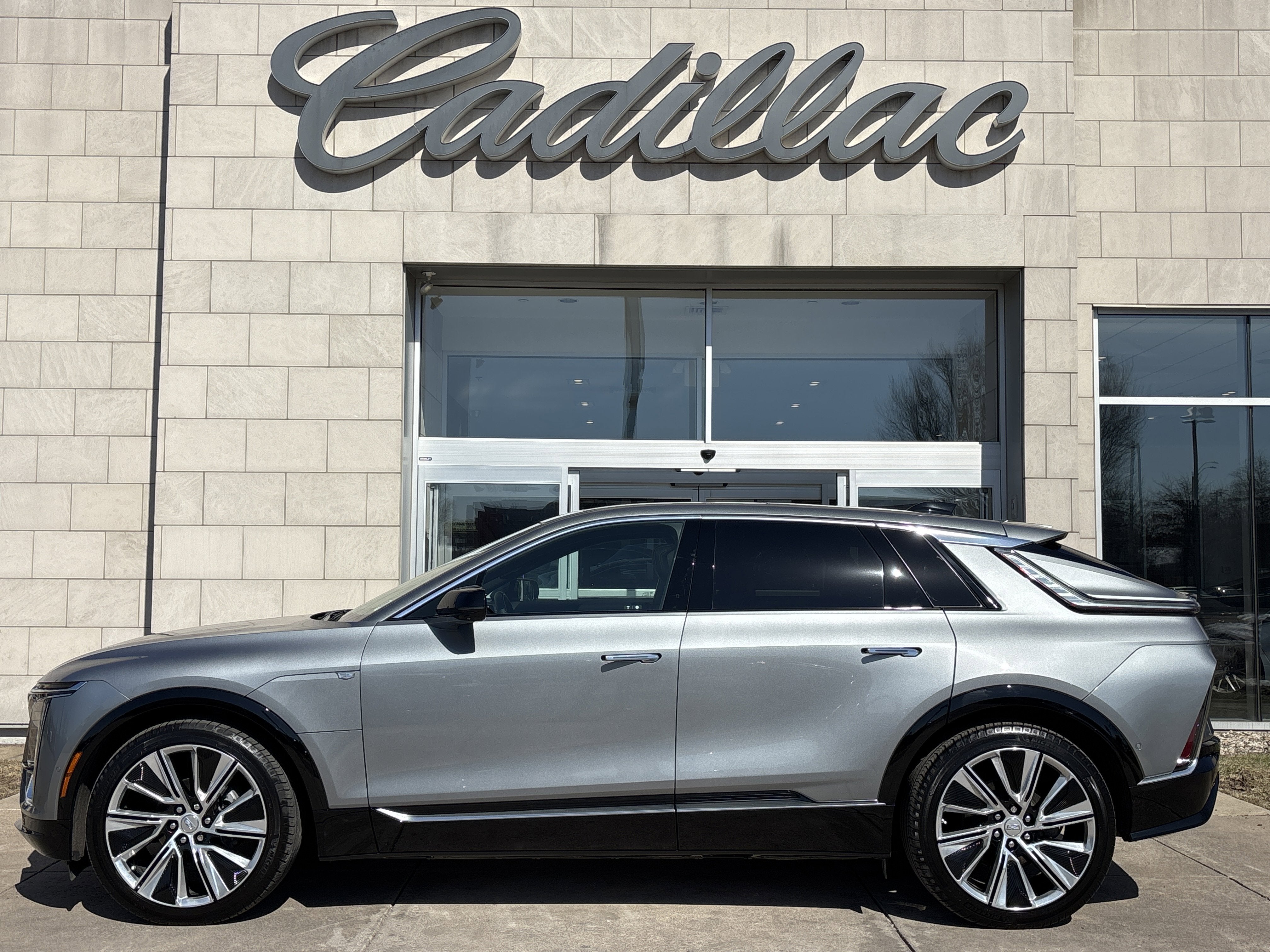 2024 Cadillac LYRIQ Luxury 3