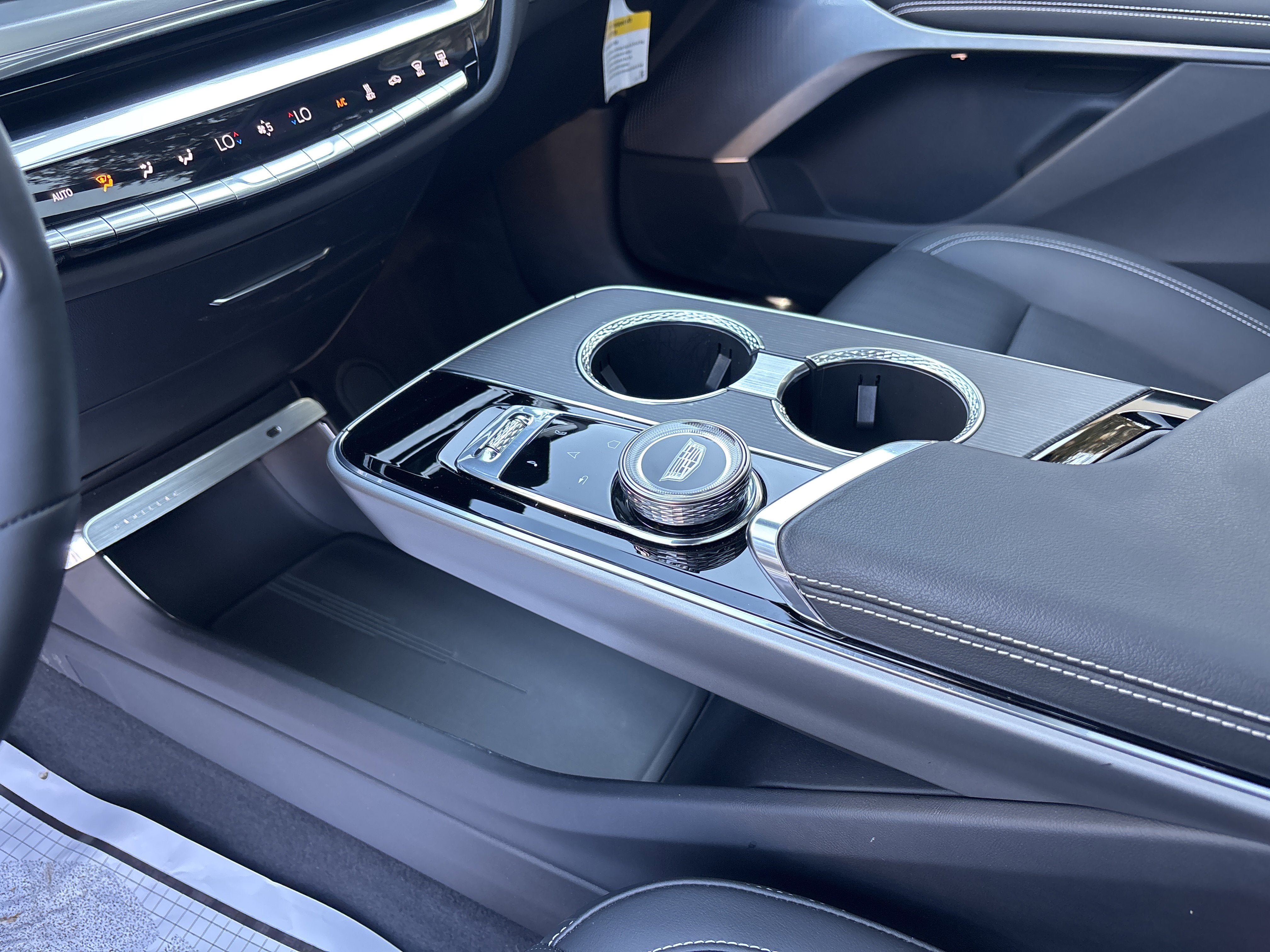 2024 Cadillac LYRIQ Luxury 3