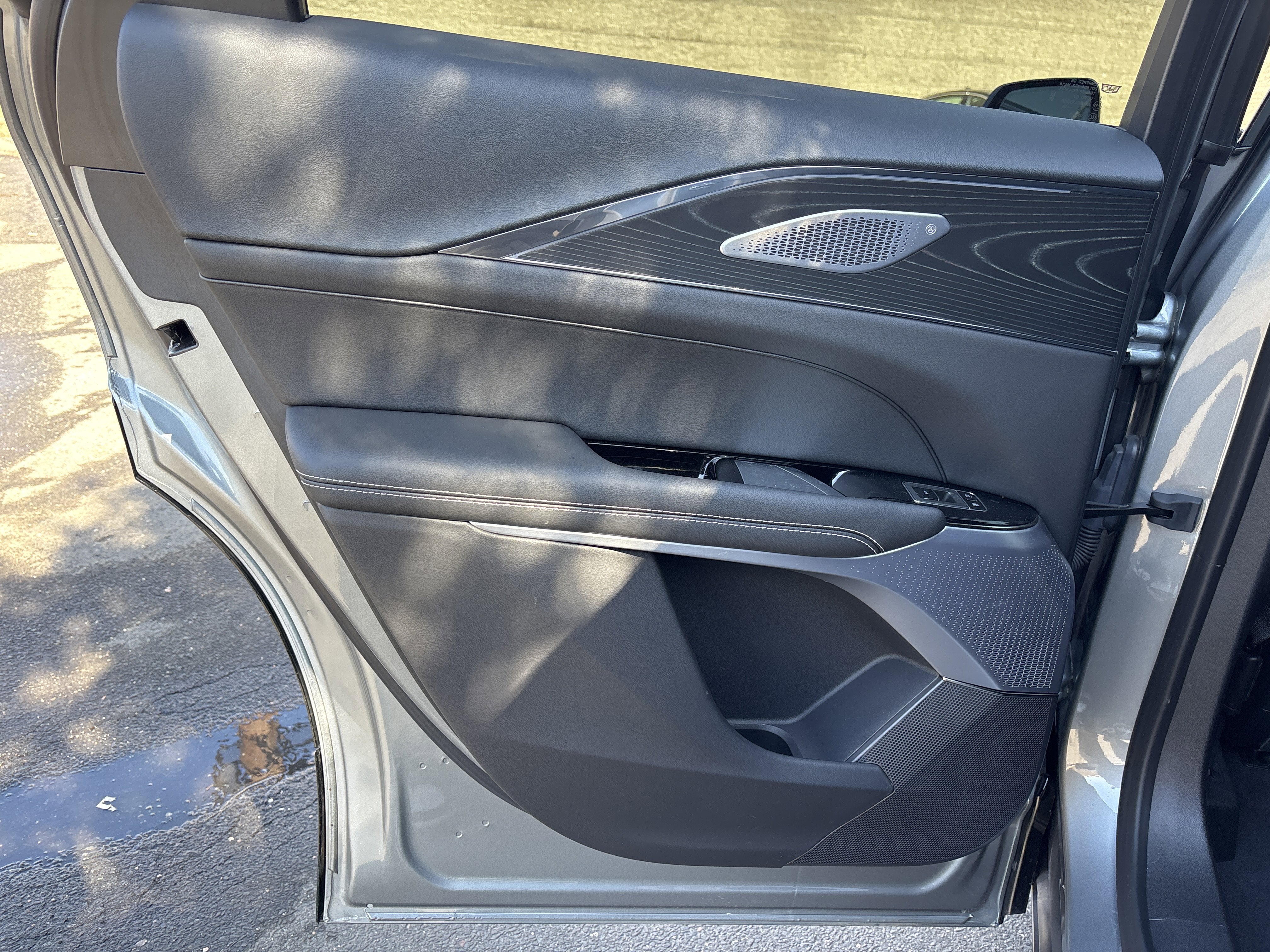 2024 Cadillac LYRIQ Luxury 3