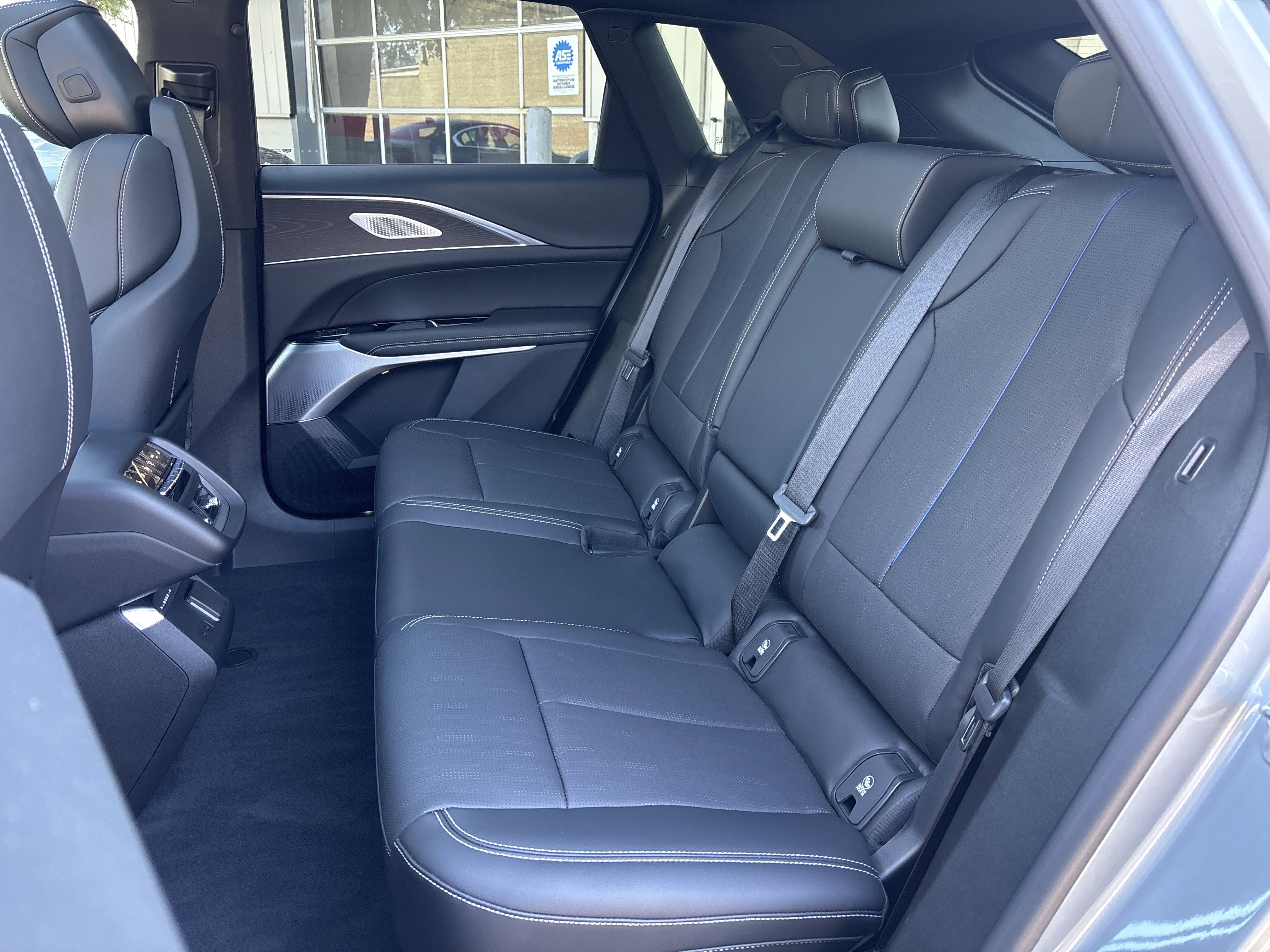 2024 Cadillac LYRIQ Luxury 3