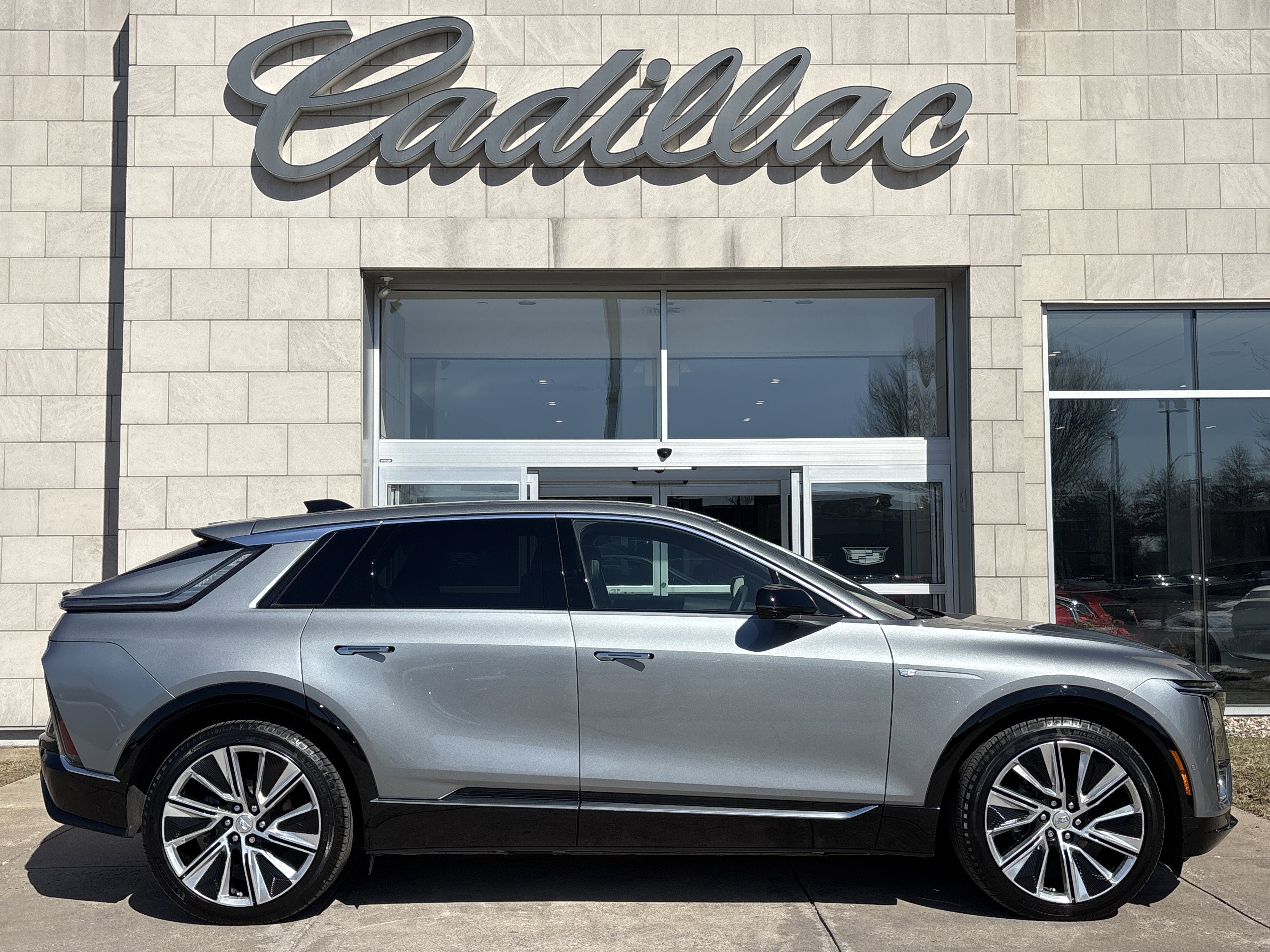 2024 Cadillac LYRIQ Luxury 3