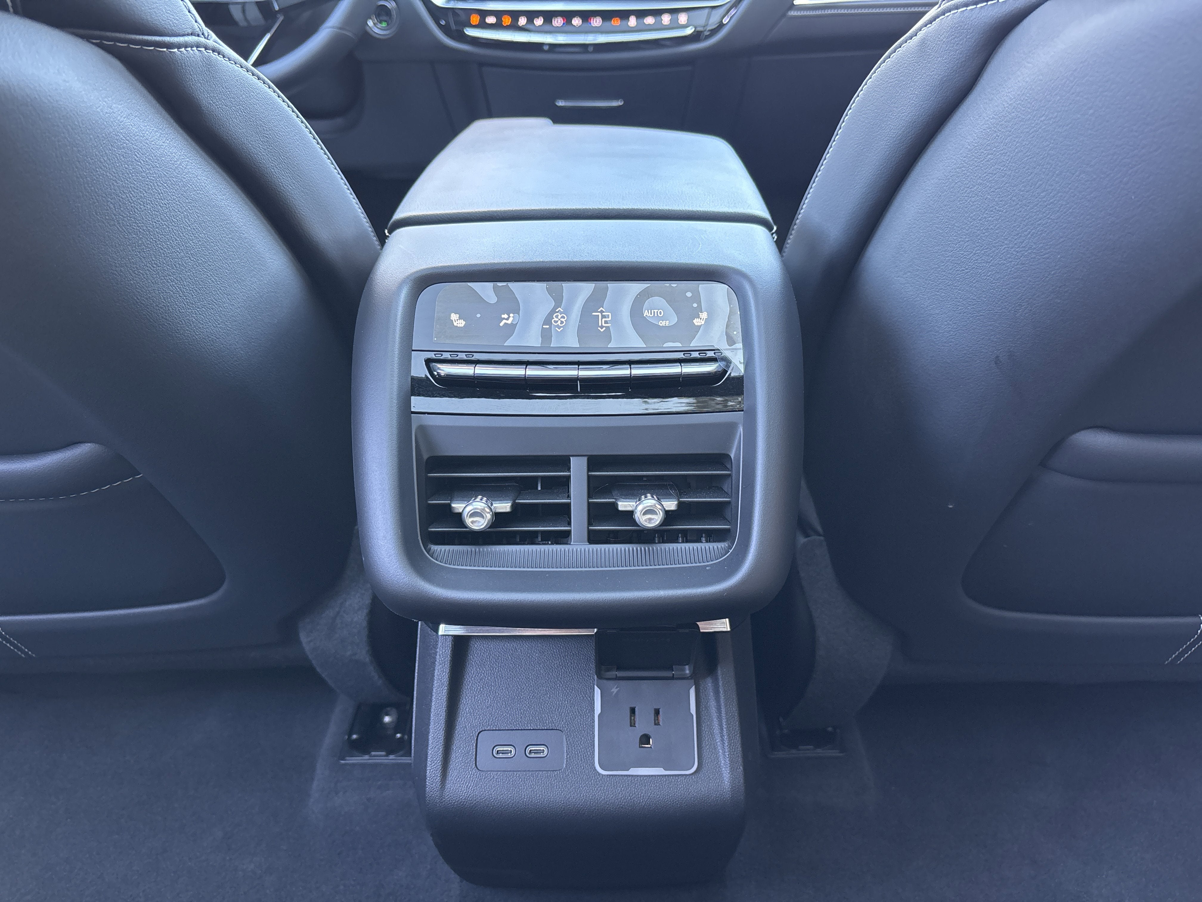 2024 Cadillac LYRIQ Luxury 3