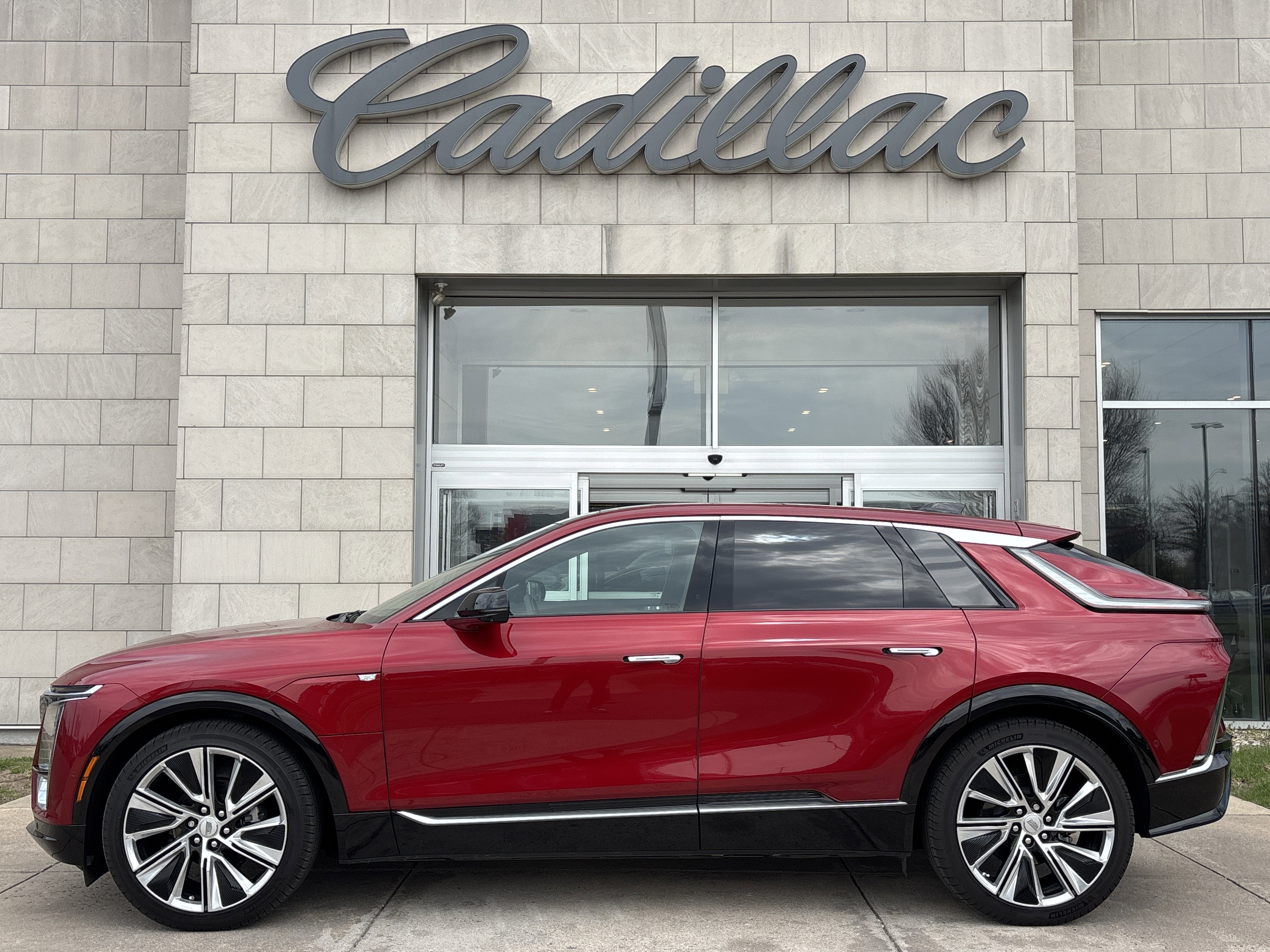 2025 Cadillac LYRIQ Luxury 3