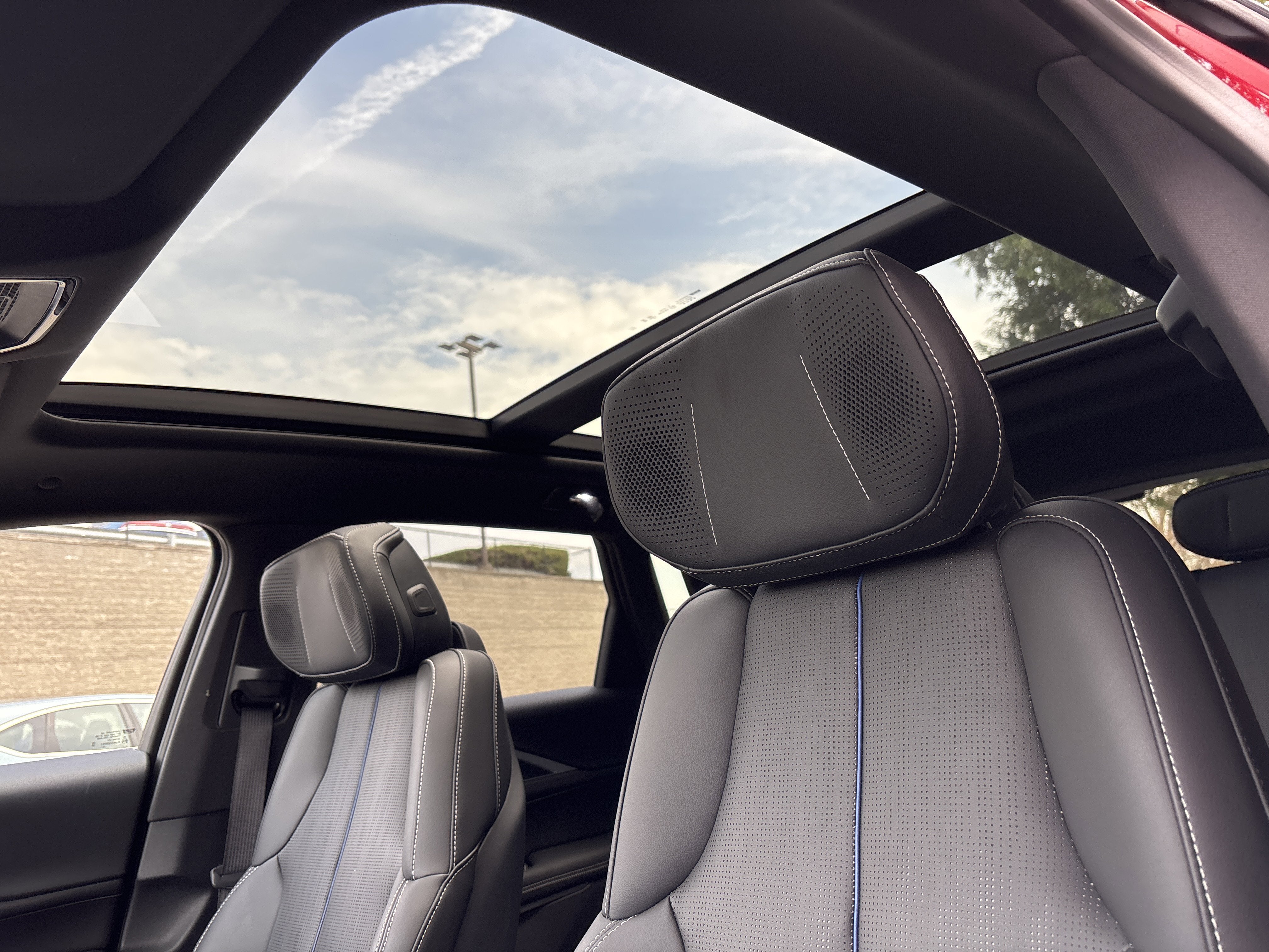 2025 Cadillac LYRIQ Luxury 3