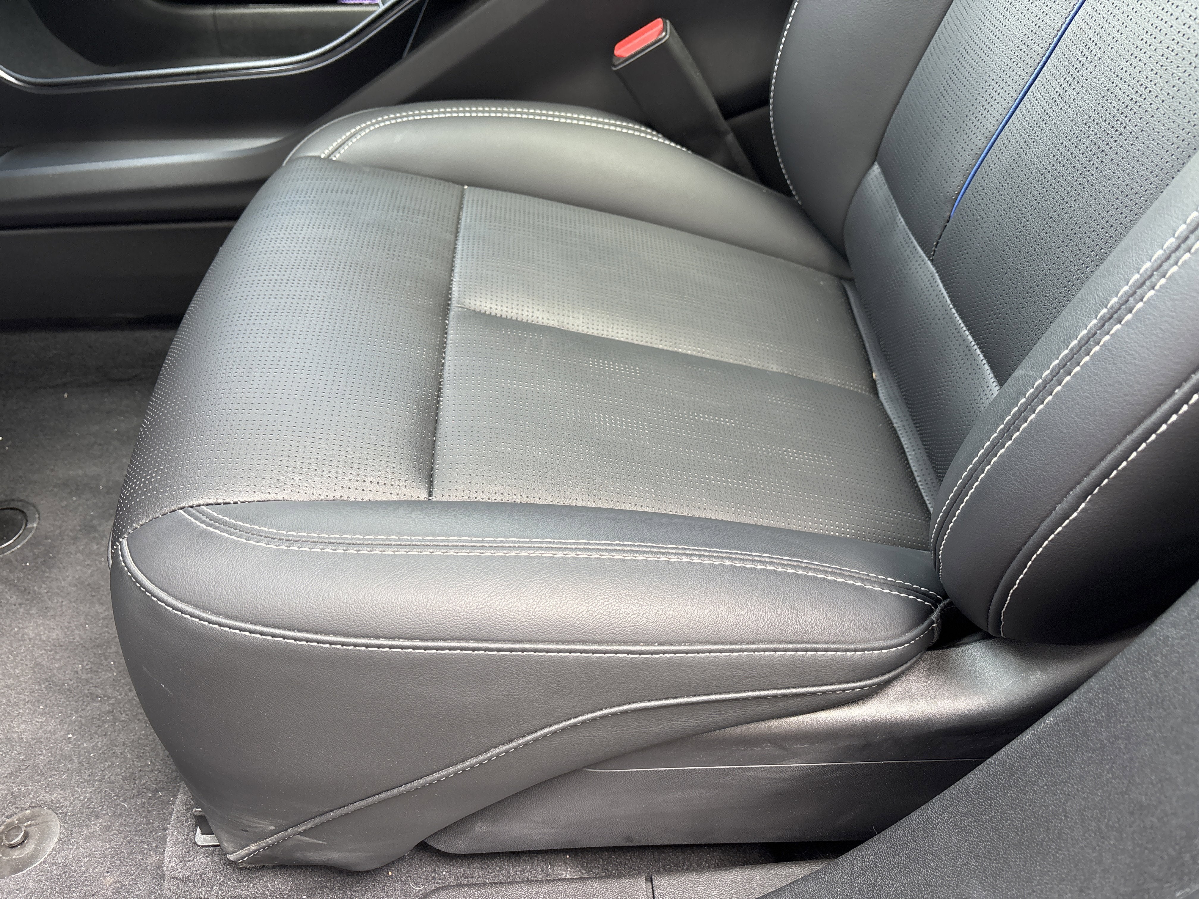 2025 Cadillac LYRIQ Luxury 3