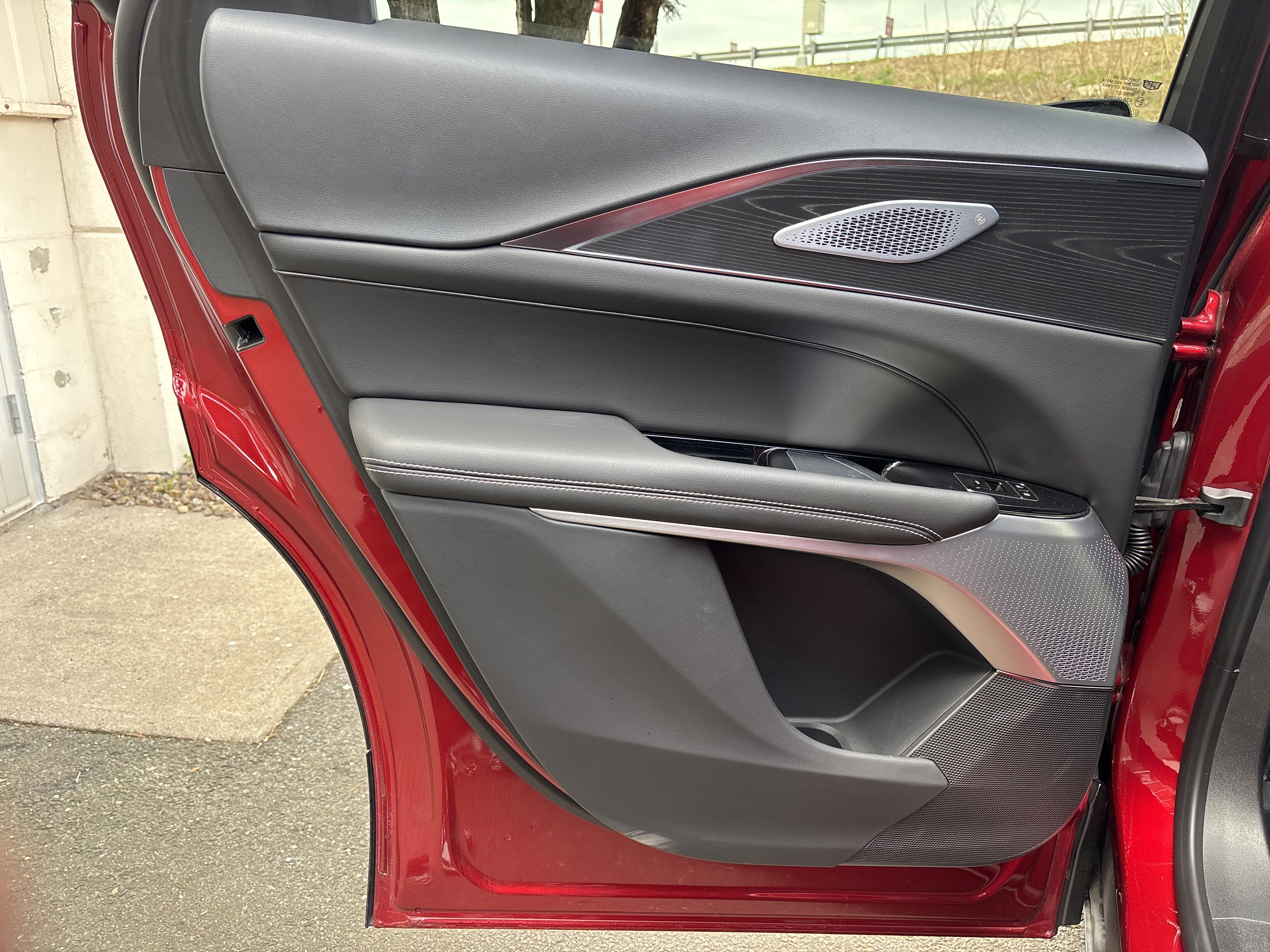 2025 Cadillac LYRIQ Luxury 3