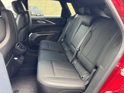 2025 Cadillac LYRIQ Luxury 3