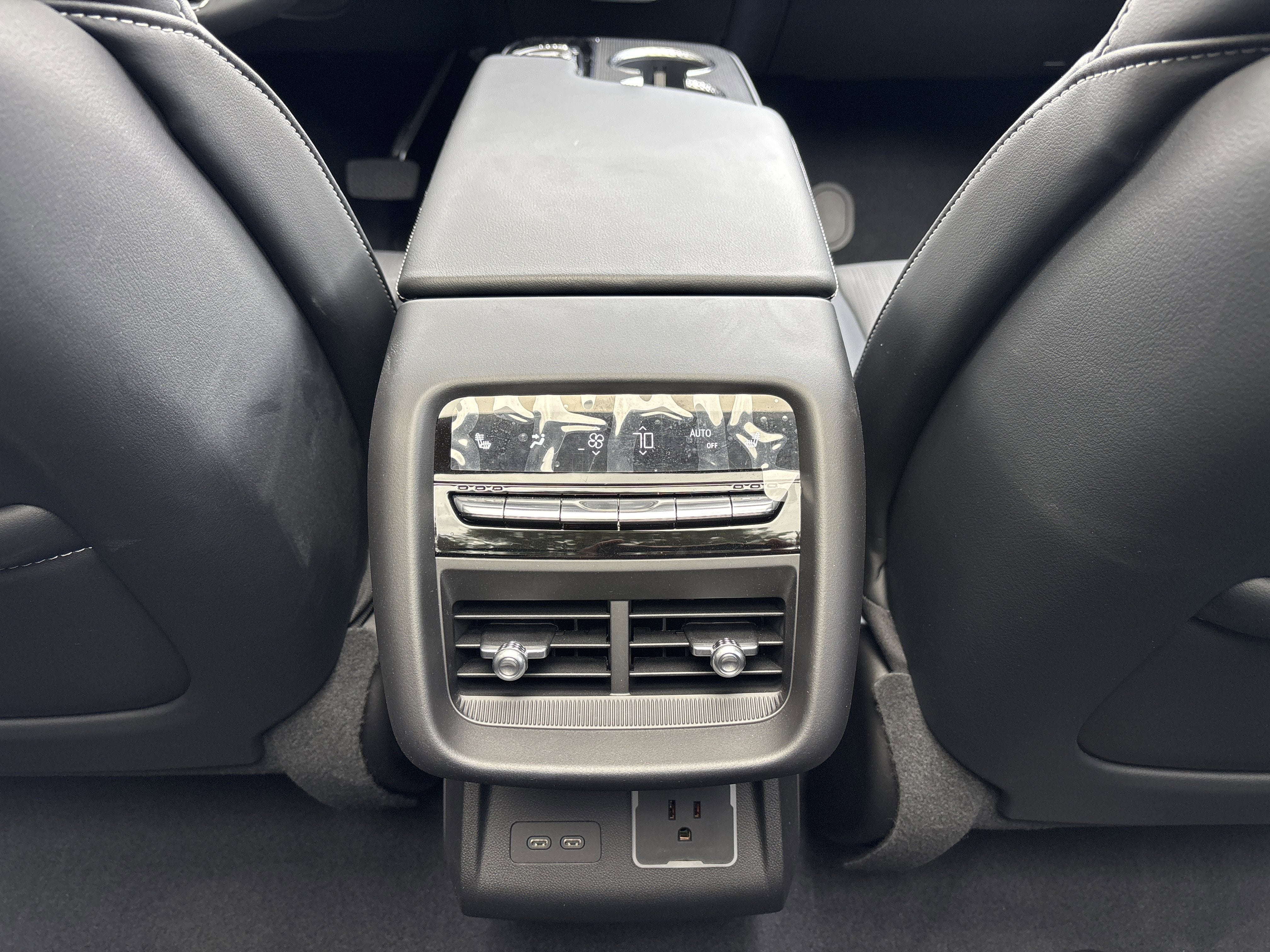 2025 Cadillac LYRIQ Luxury 3