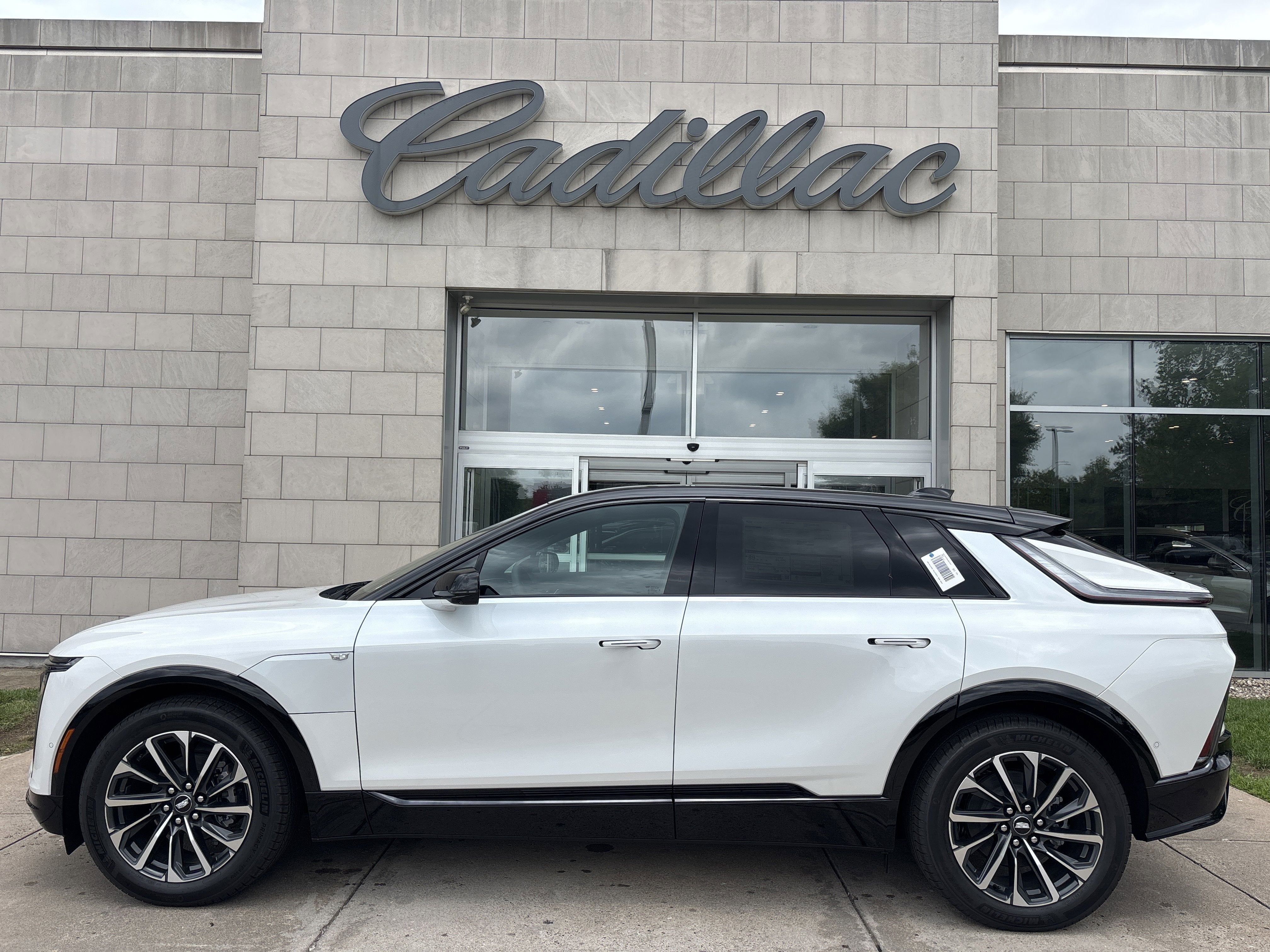 2025 Cadillac LYRIQ Sport 1