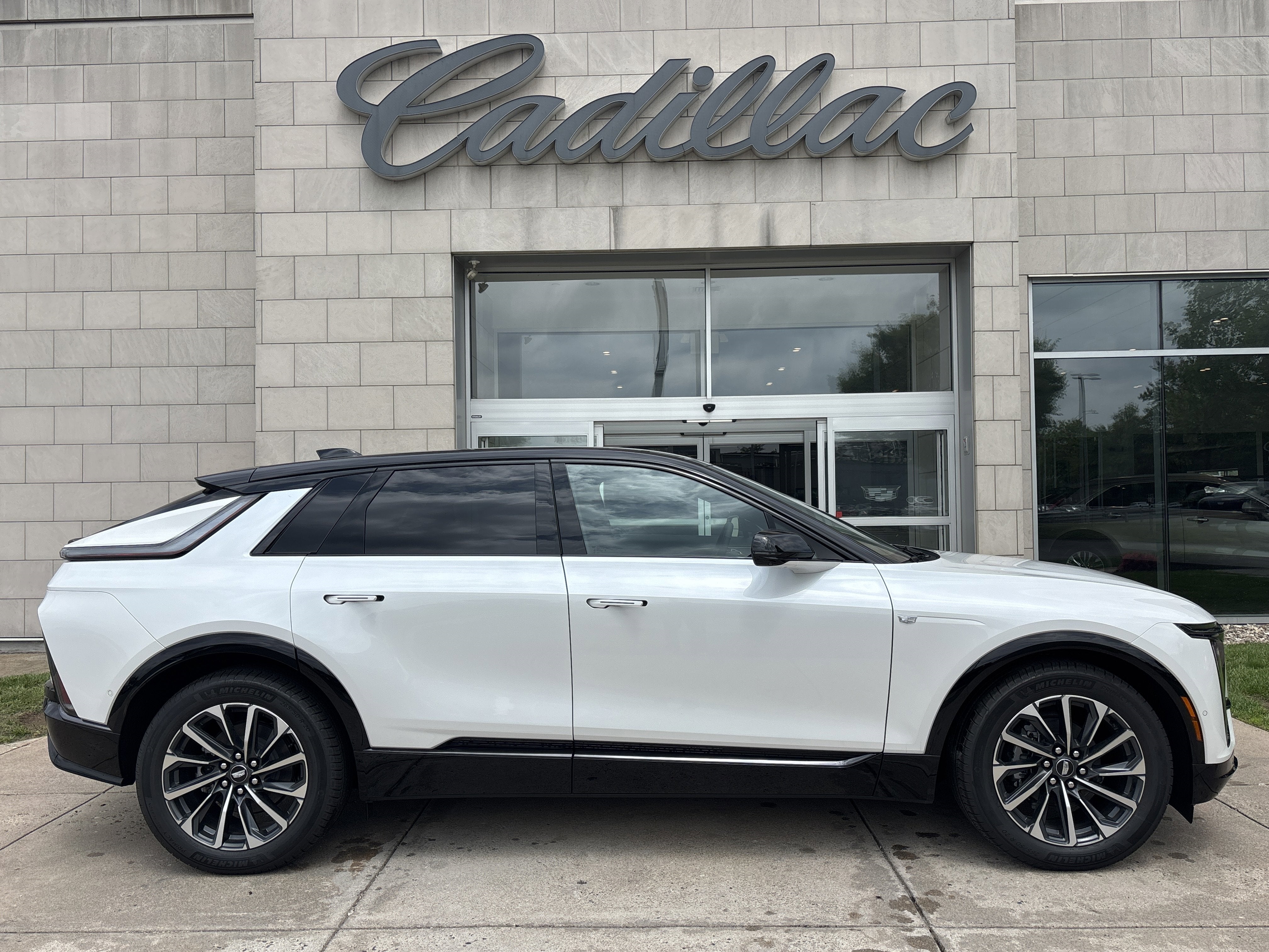 2025 Cadillac LYRIQ Sport 1