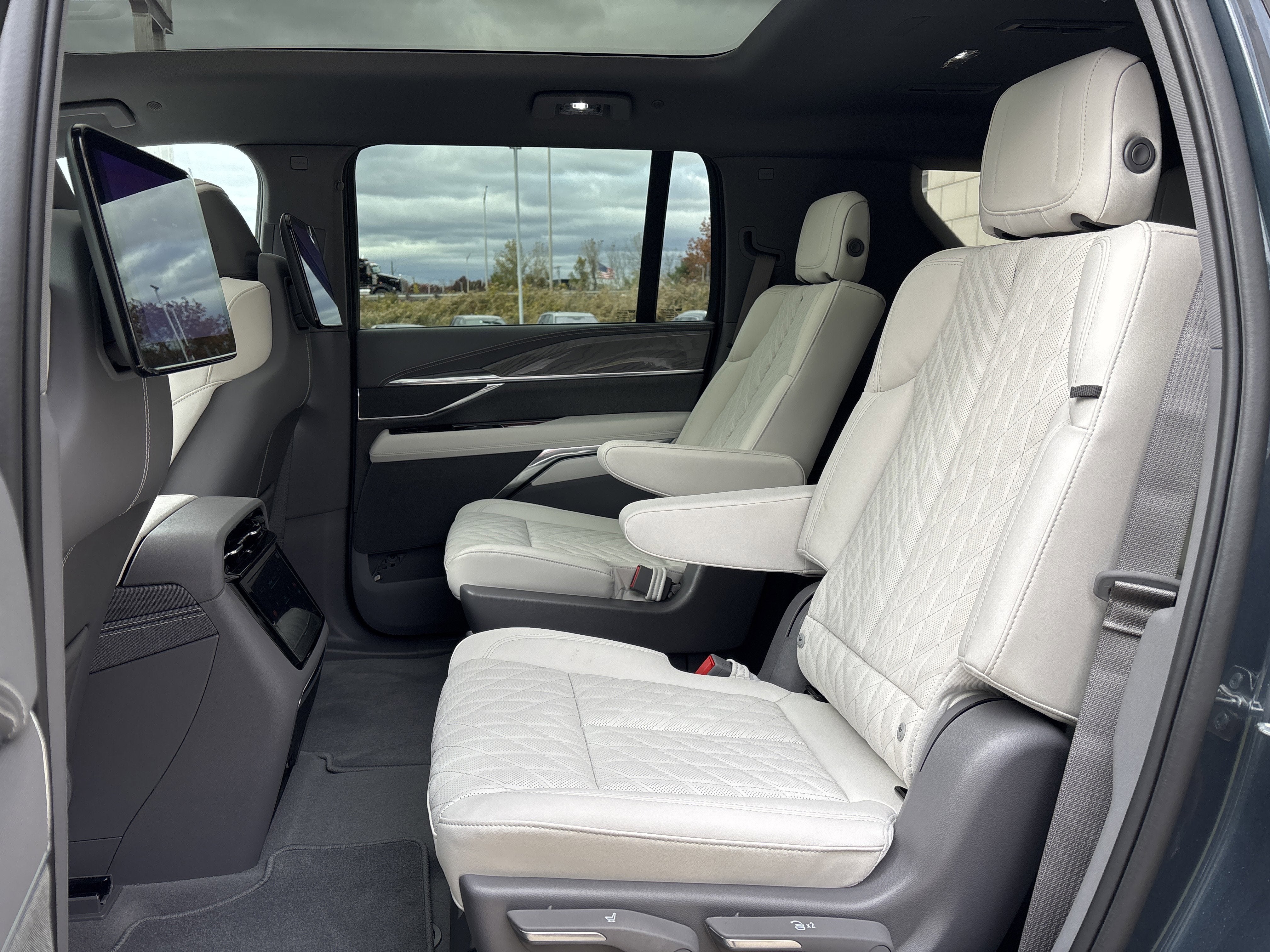 2026 Cadillac ESCALADE IQL Luxury