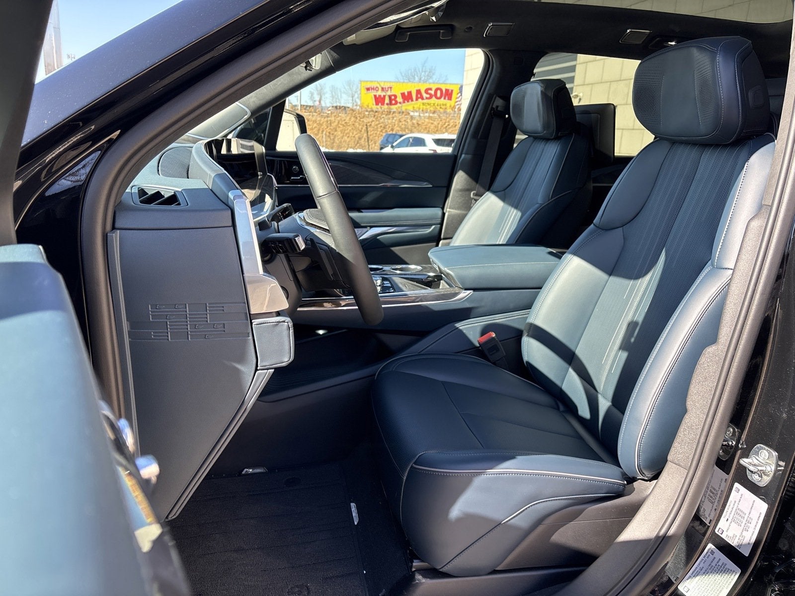 2025 Cadillac ESCALADE IQ Luxury 2