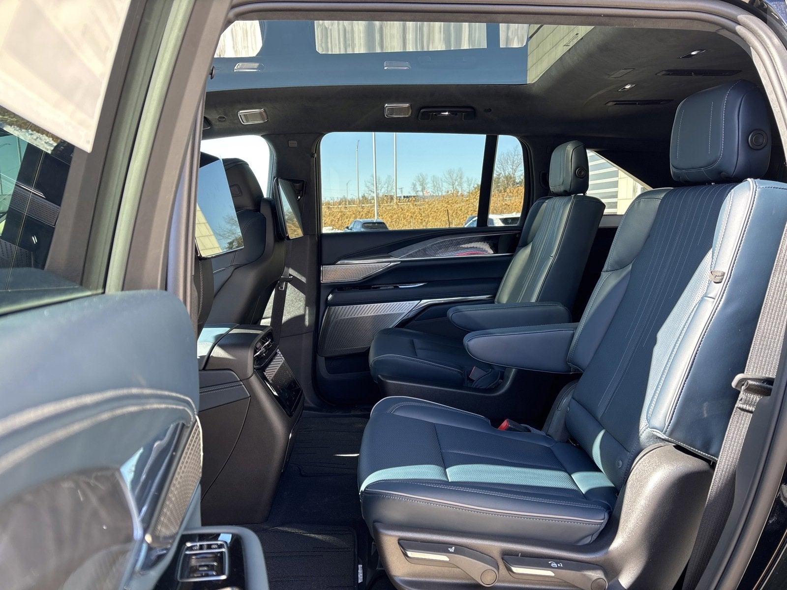 2025 Cadillac ESCALADE IQ Luxury 2