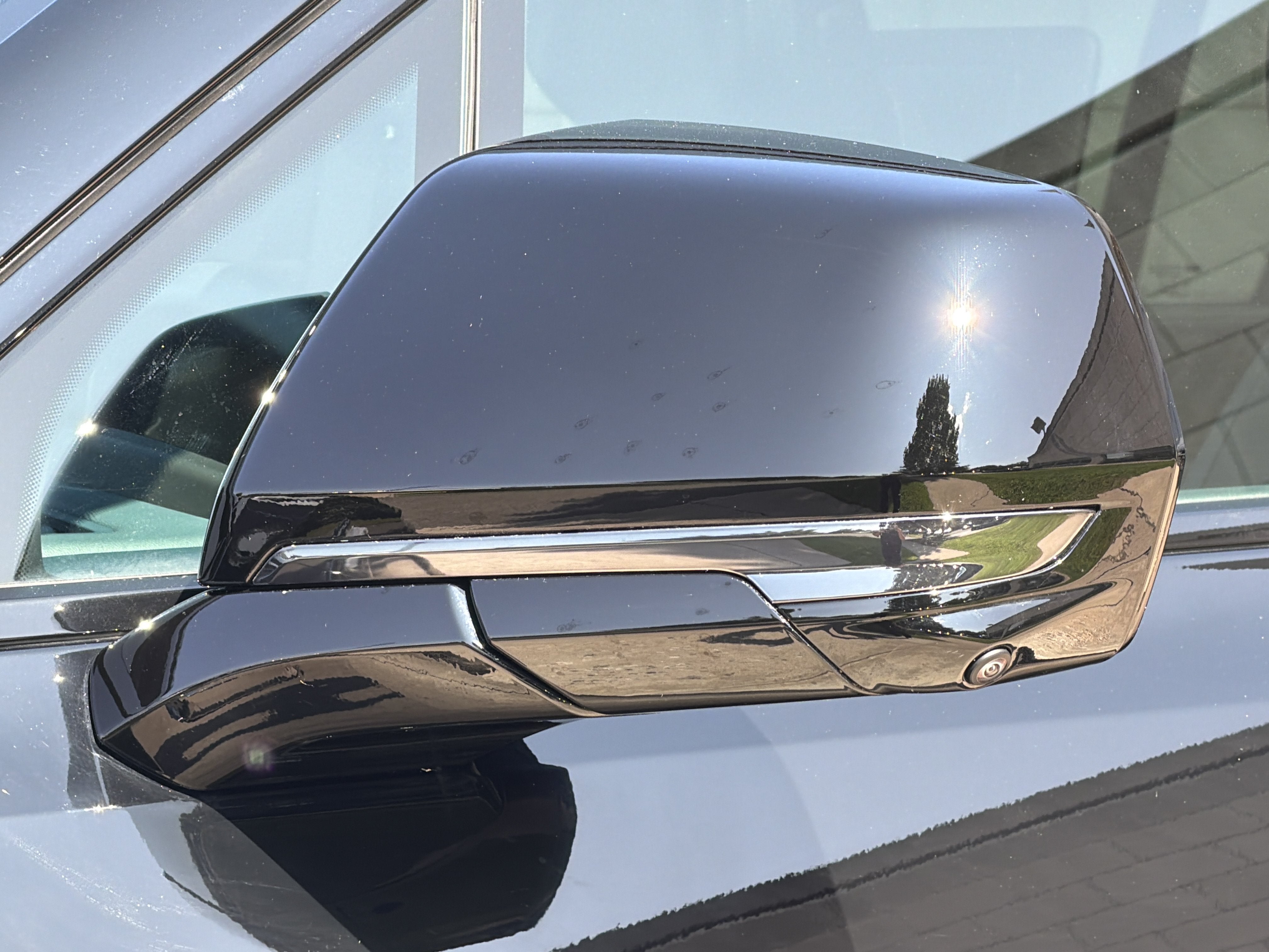 2025 Cadillac ESCALADE IQ Sport 2