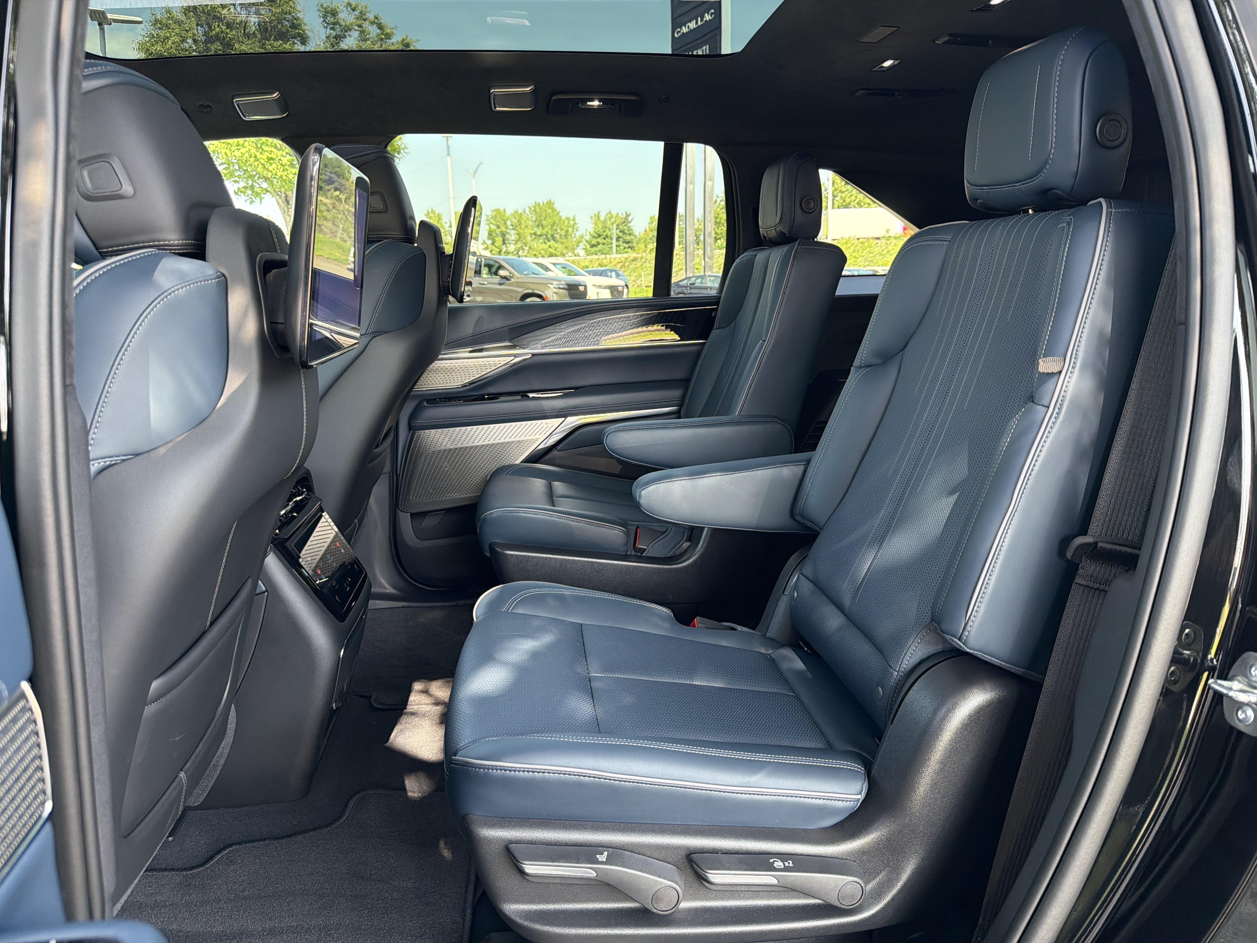 2025 Cadillac ESCALADE IQ Sport 2
