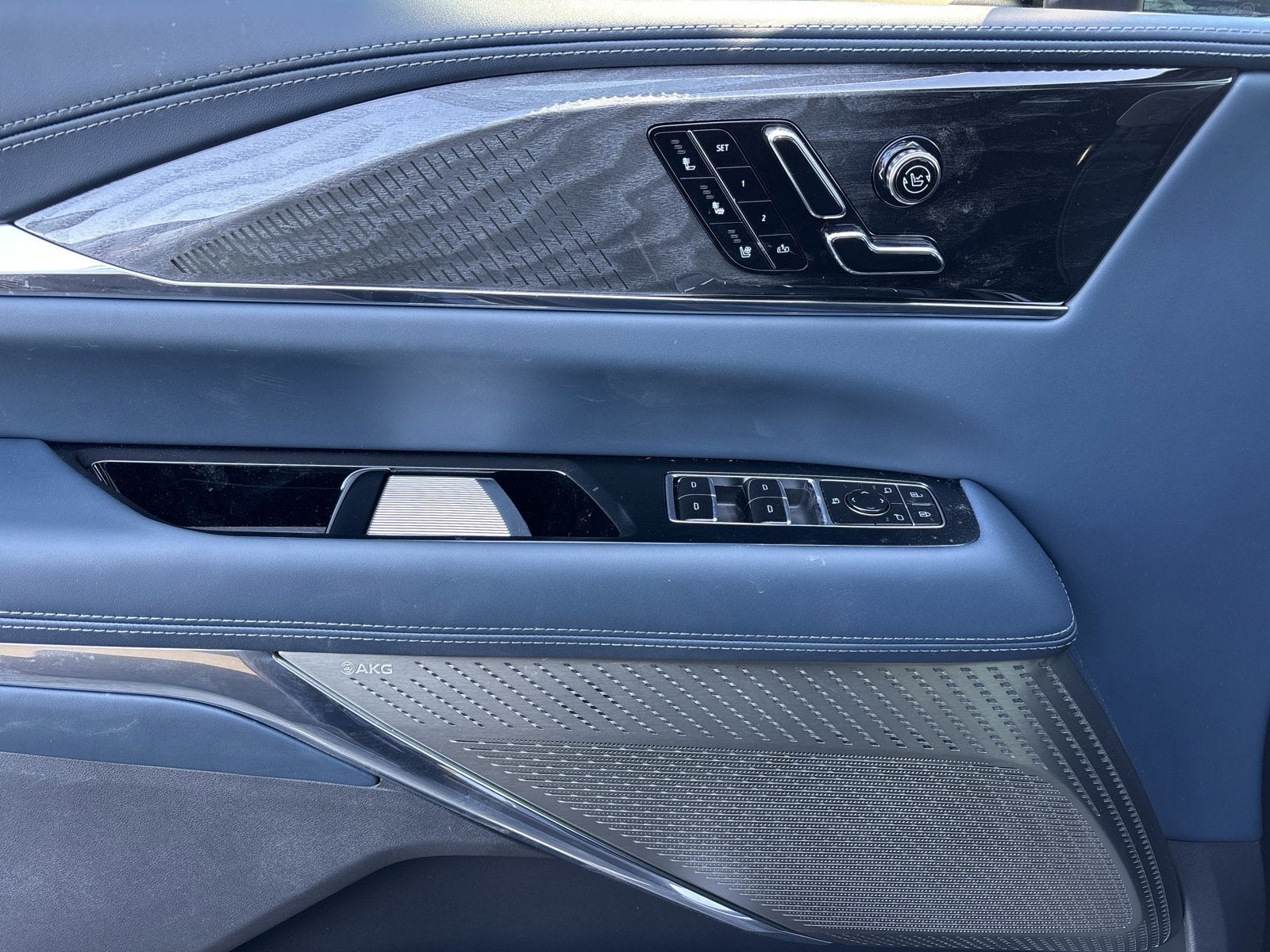 2025 Cadillac ESCALADE IQ Sport 2