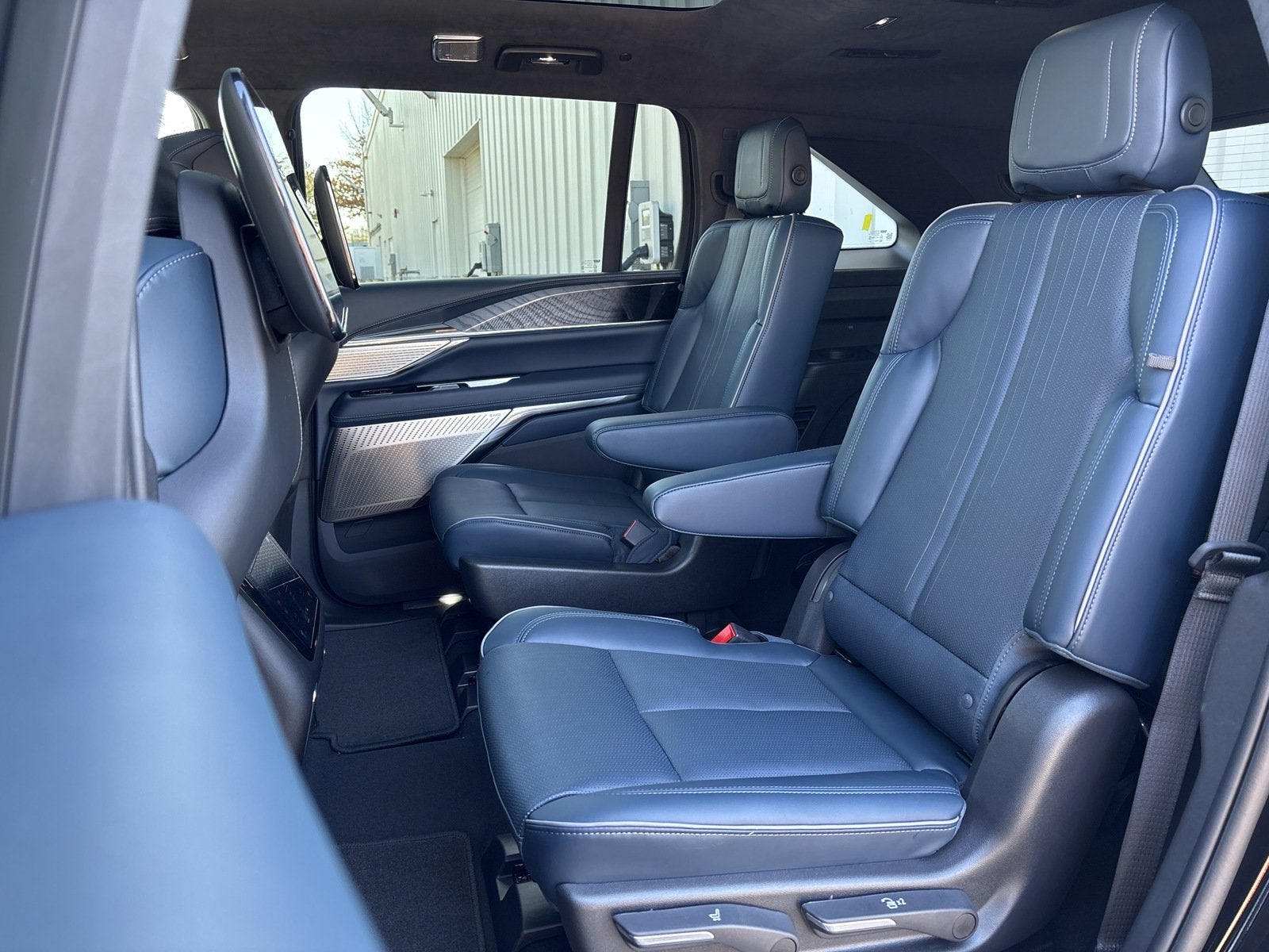 2025 Cadillac ESCALADE IQ Sport 2