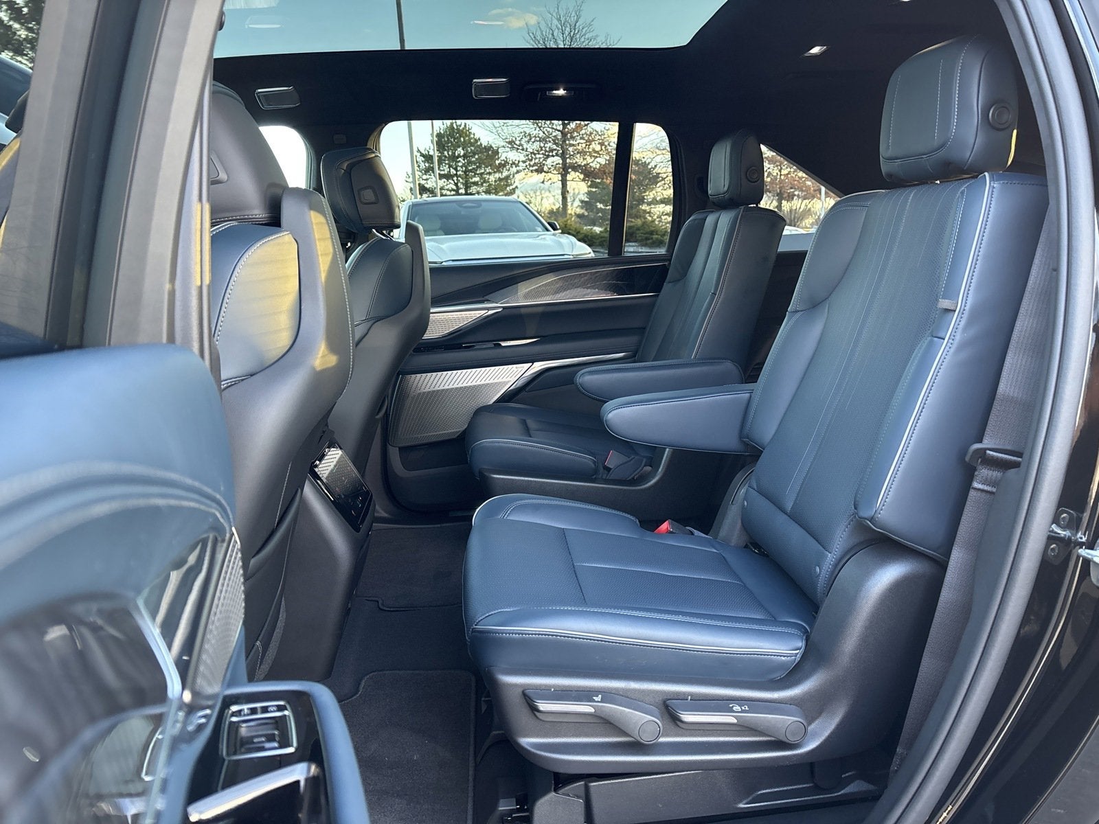 2025 Cadillac ESCALADE IQ Sport 2