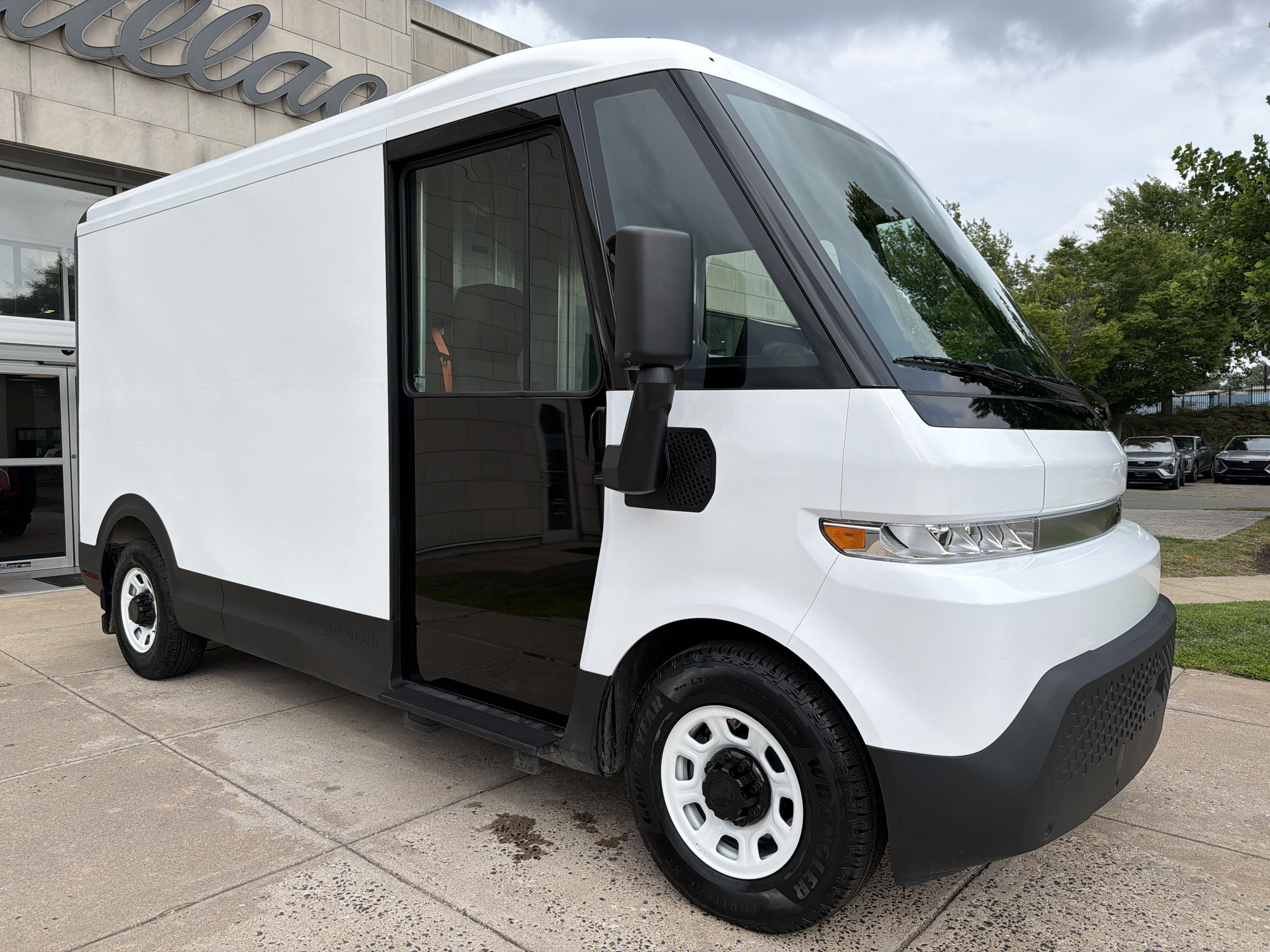 2024 BrightDrop Zevo 400 EJY