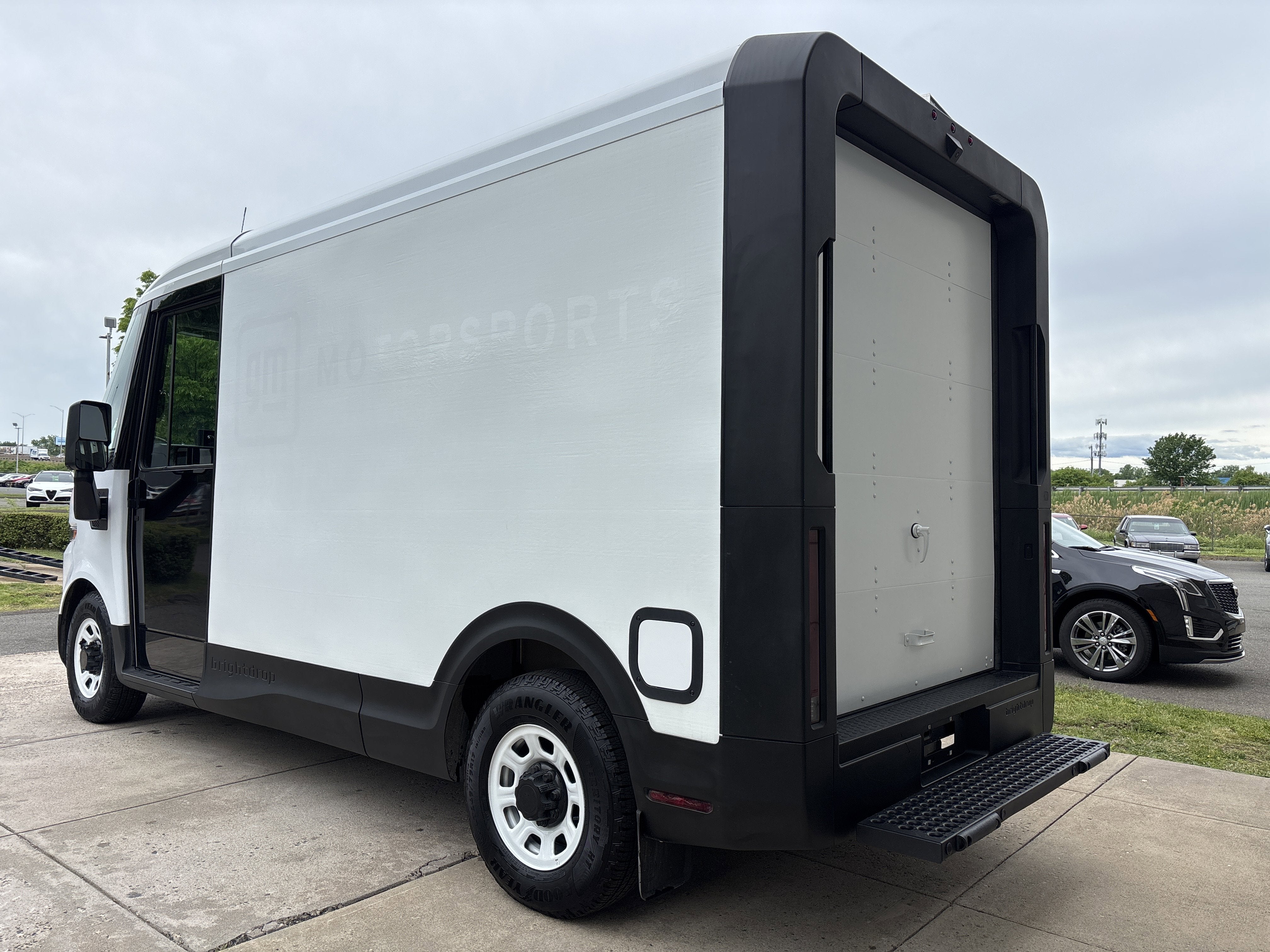 2024 BrightDrop Zevo 400 EJY