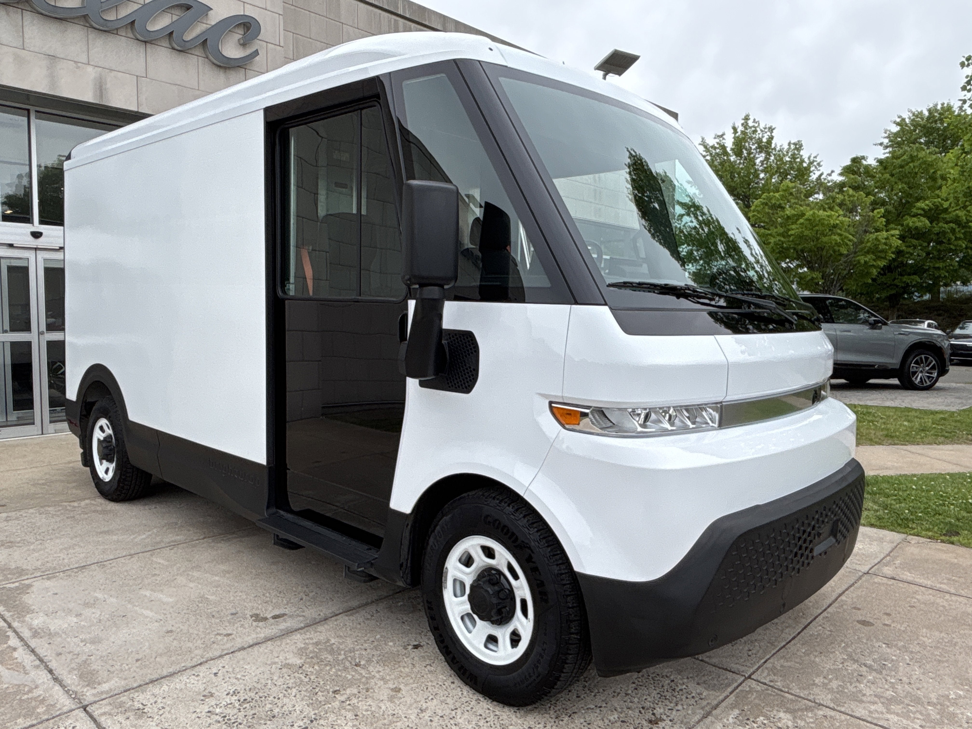 2024 BrightDrop Zevo 400 EJY