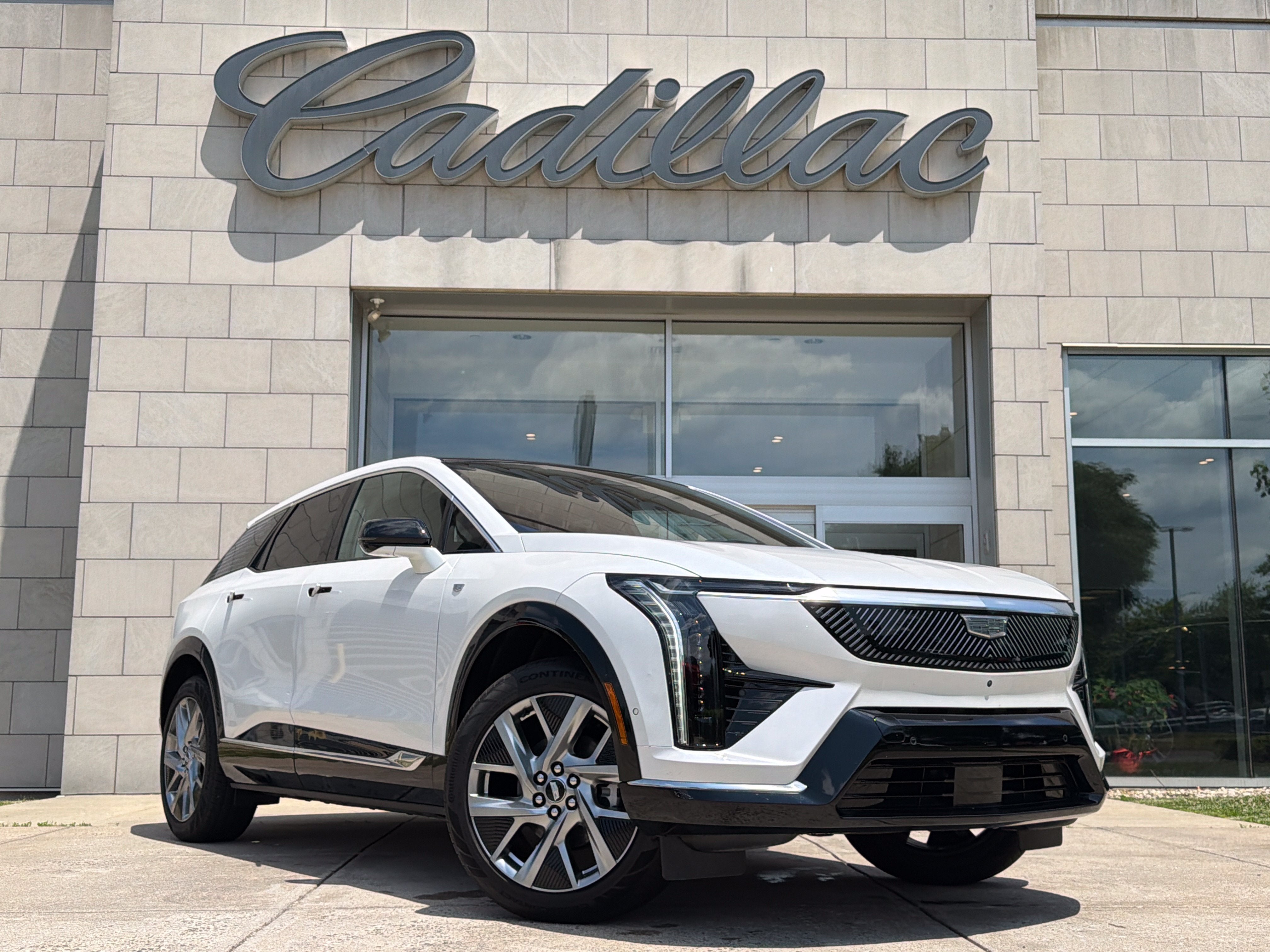 2025 Cadillac OPTIQ Luxury 1