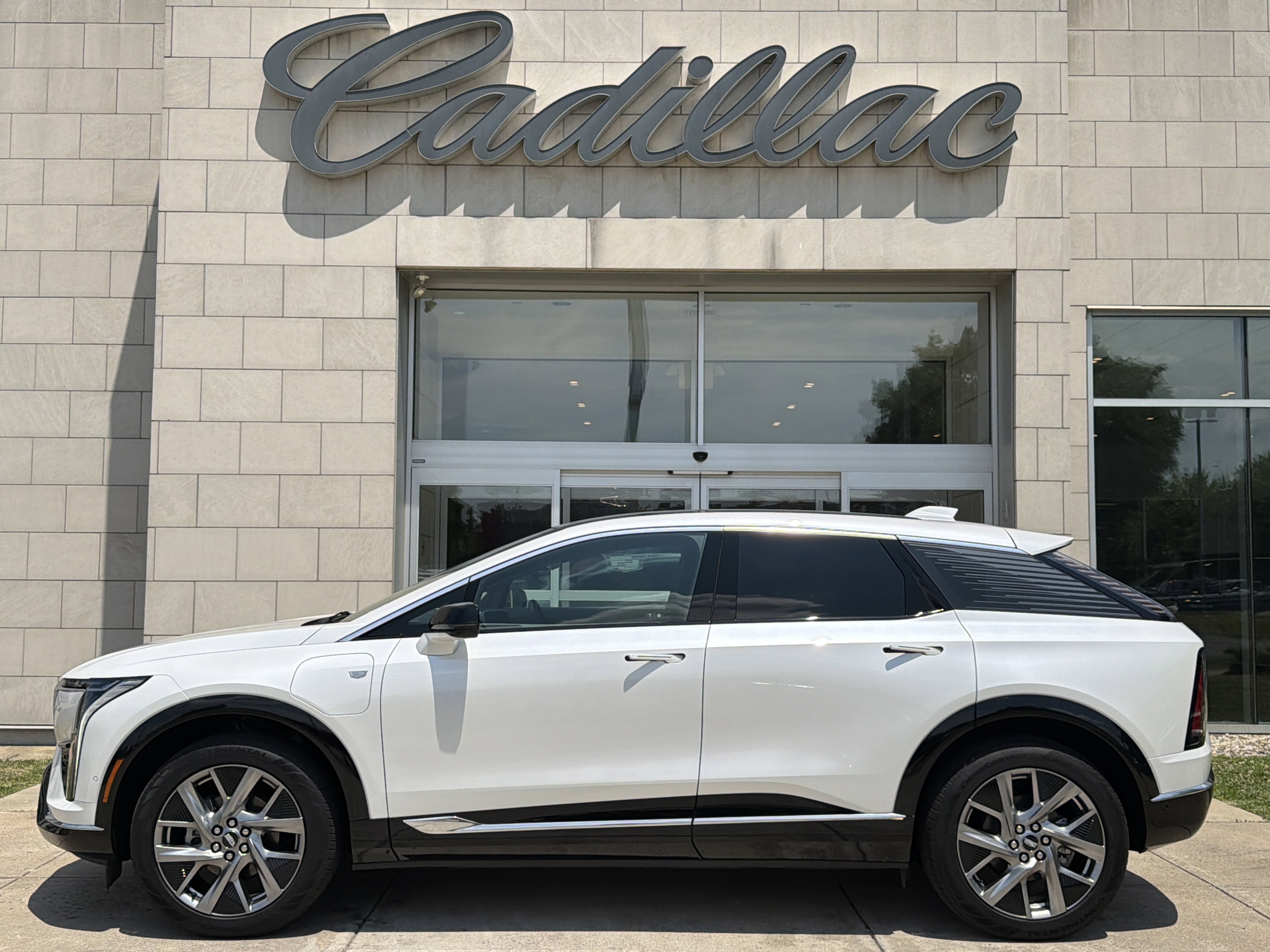 2025 Cadillac OPTIQ Luxury 1