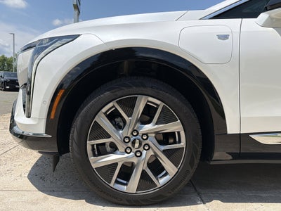 2025 Cadillac OPTIQ Luxury 1