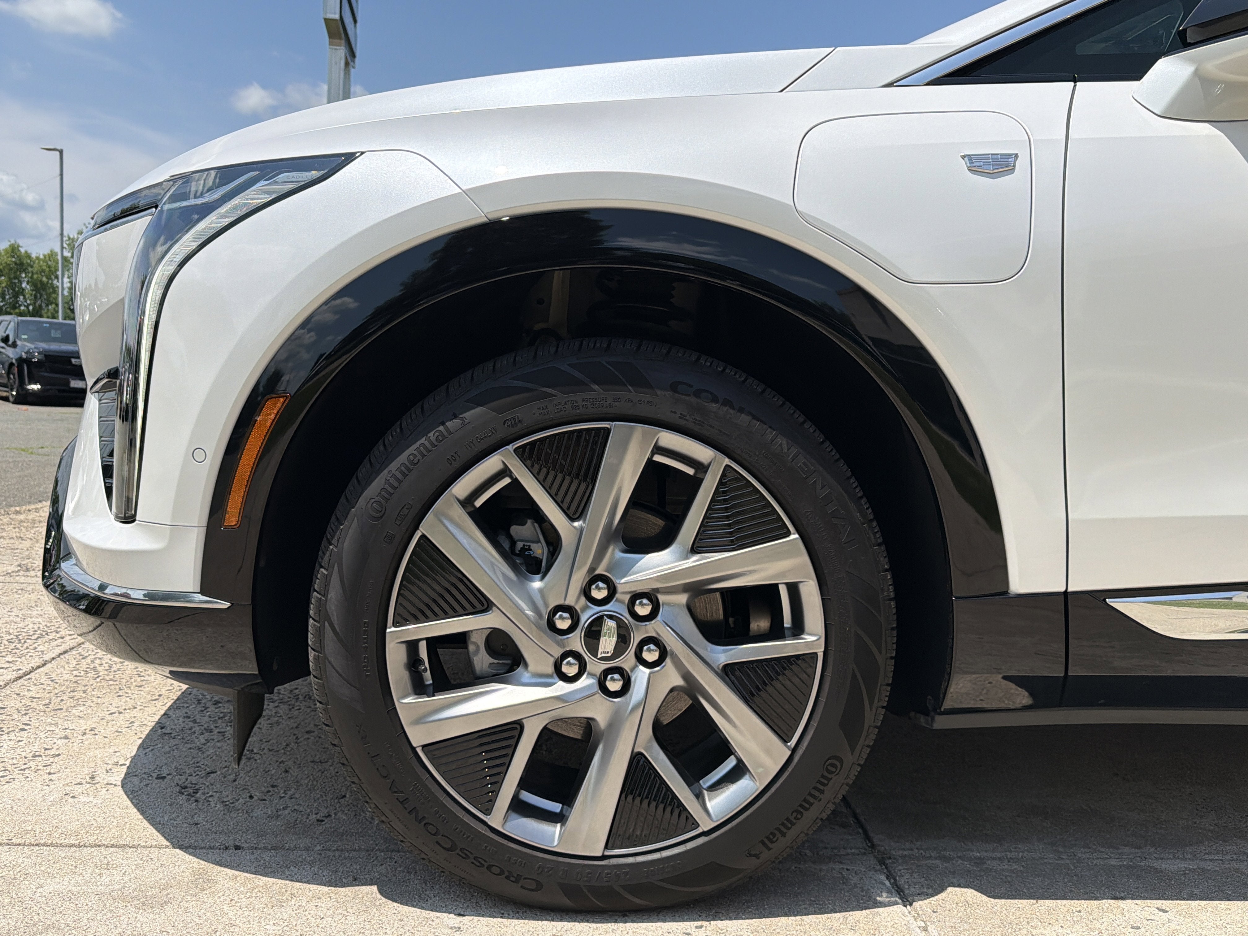2025 Cadillac OPTIQ Luxury 1
