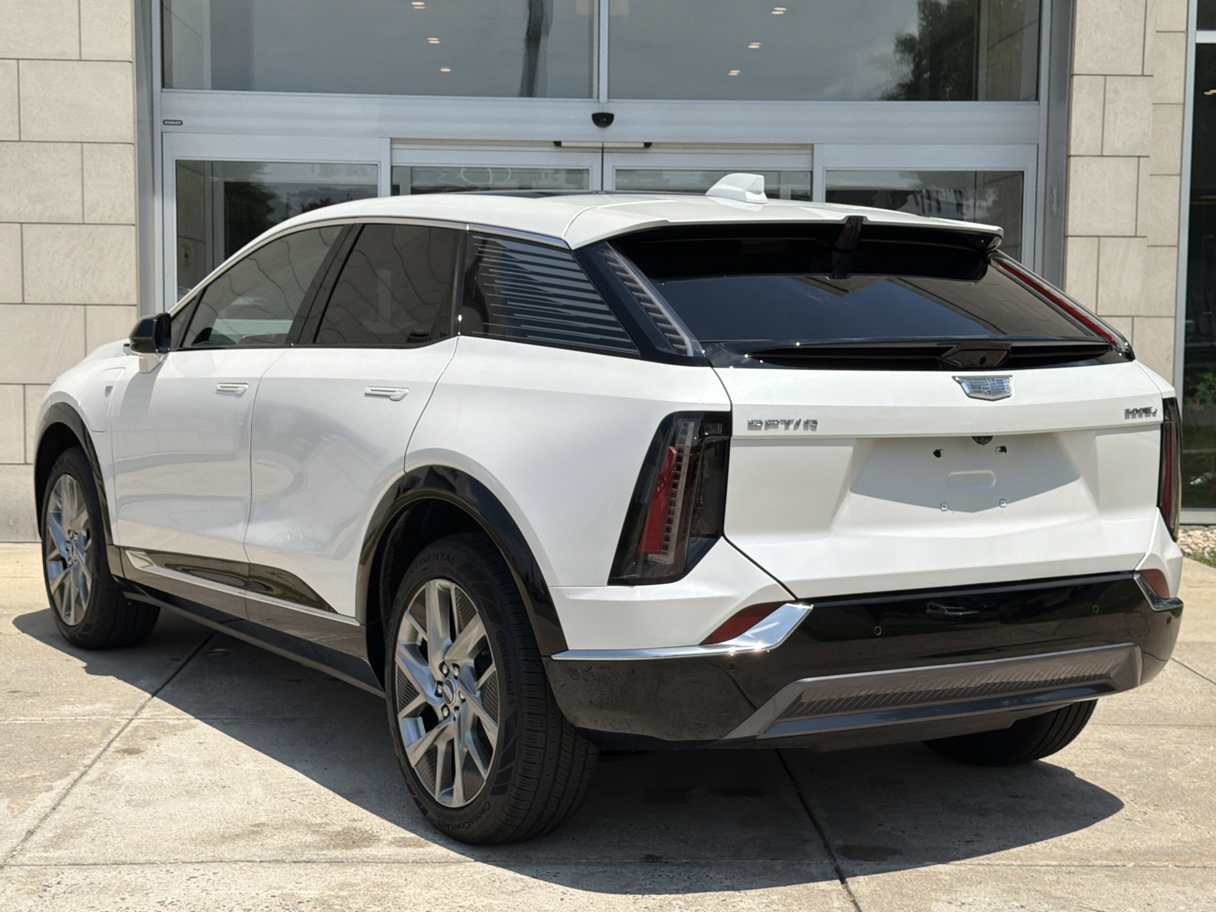 2025 Cadillac OPTIQ Luxury 1