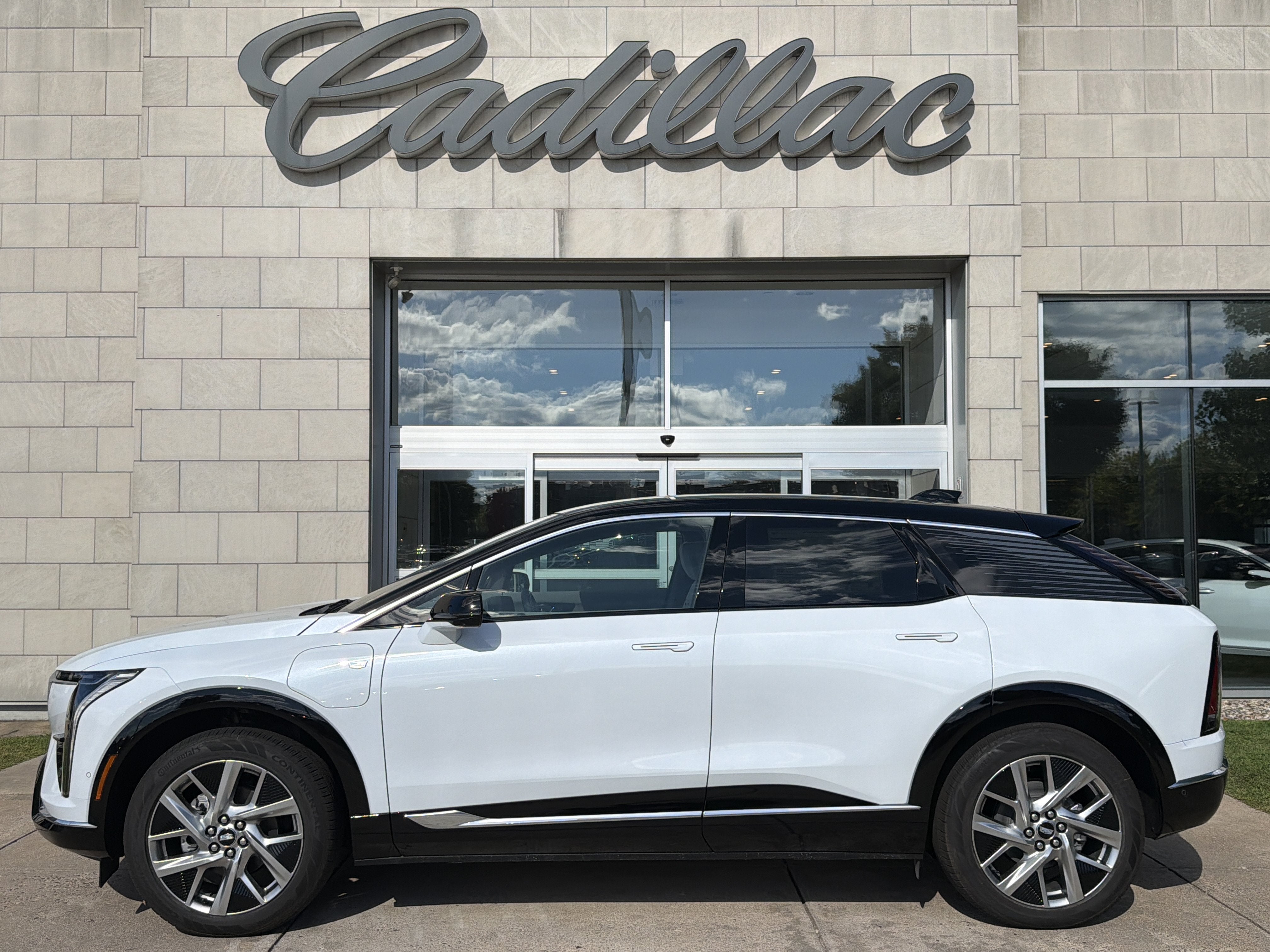 2027 Cadillac OPTIQ Premium Luxury